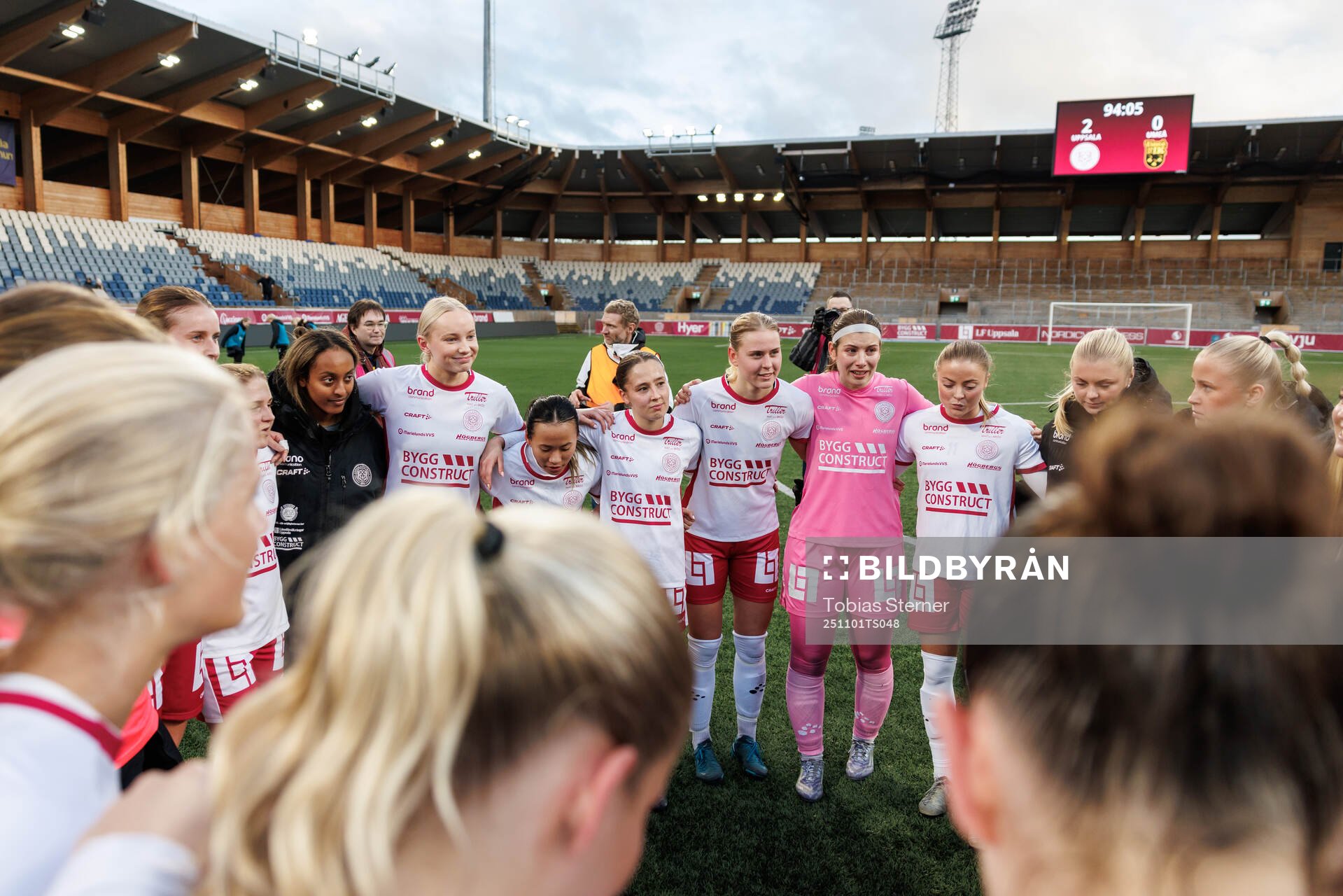 IK Uppsalas spelare jublar