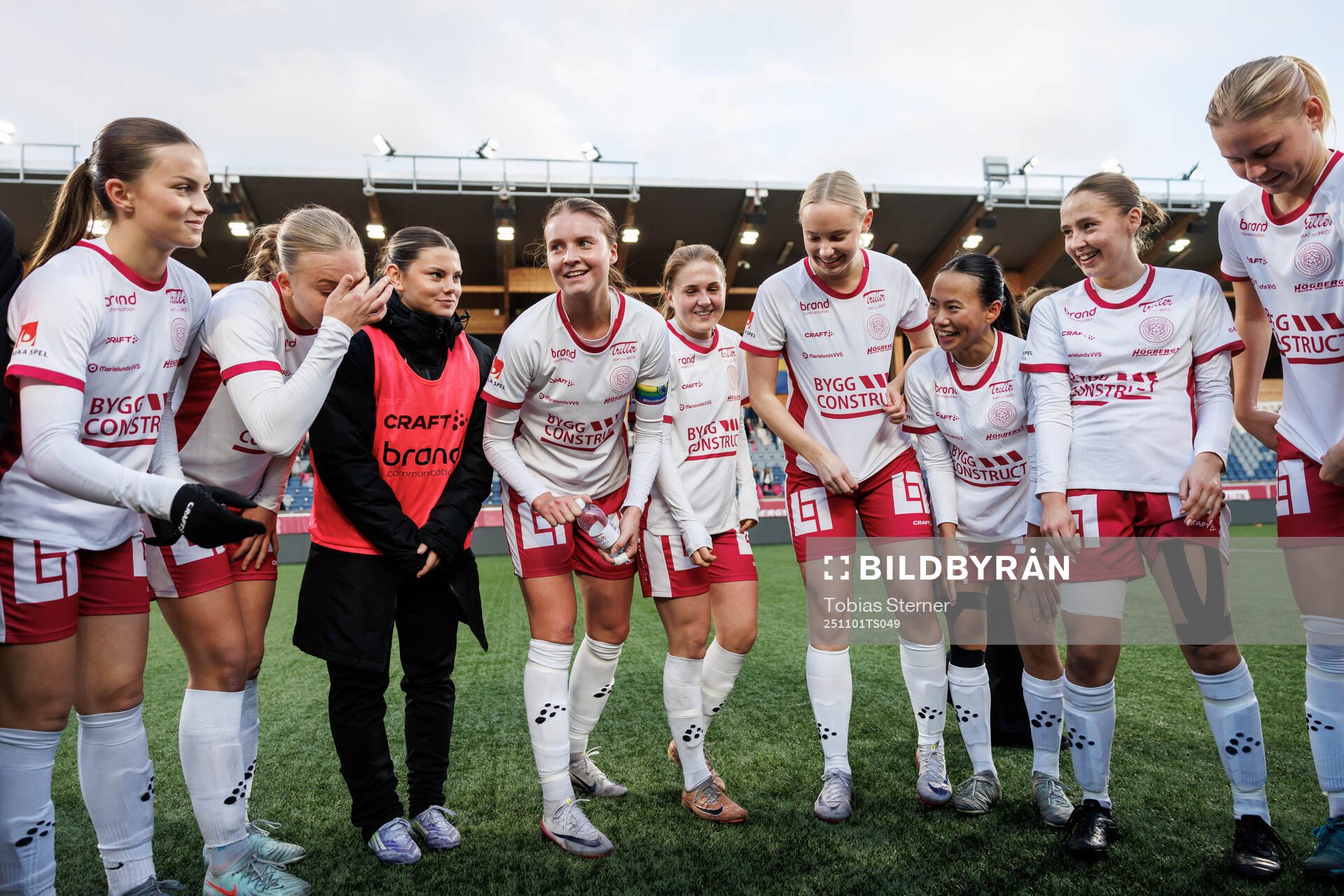 IK Uppsalas Julia Ragnarsson jublar med lagkamrater