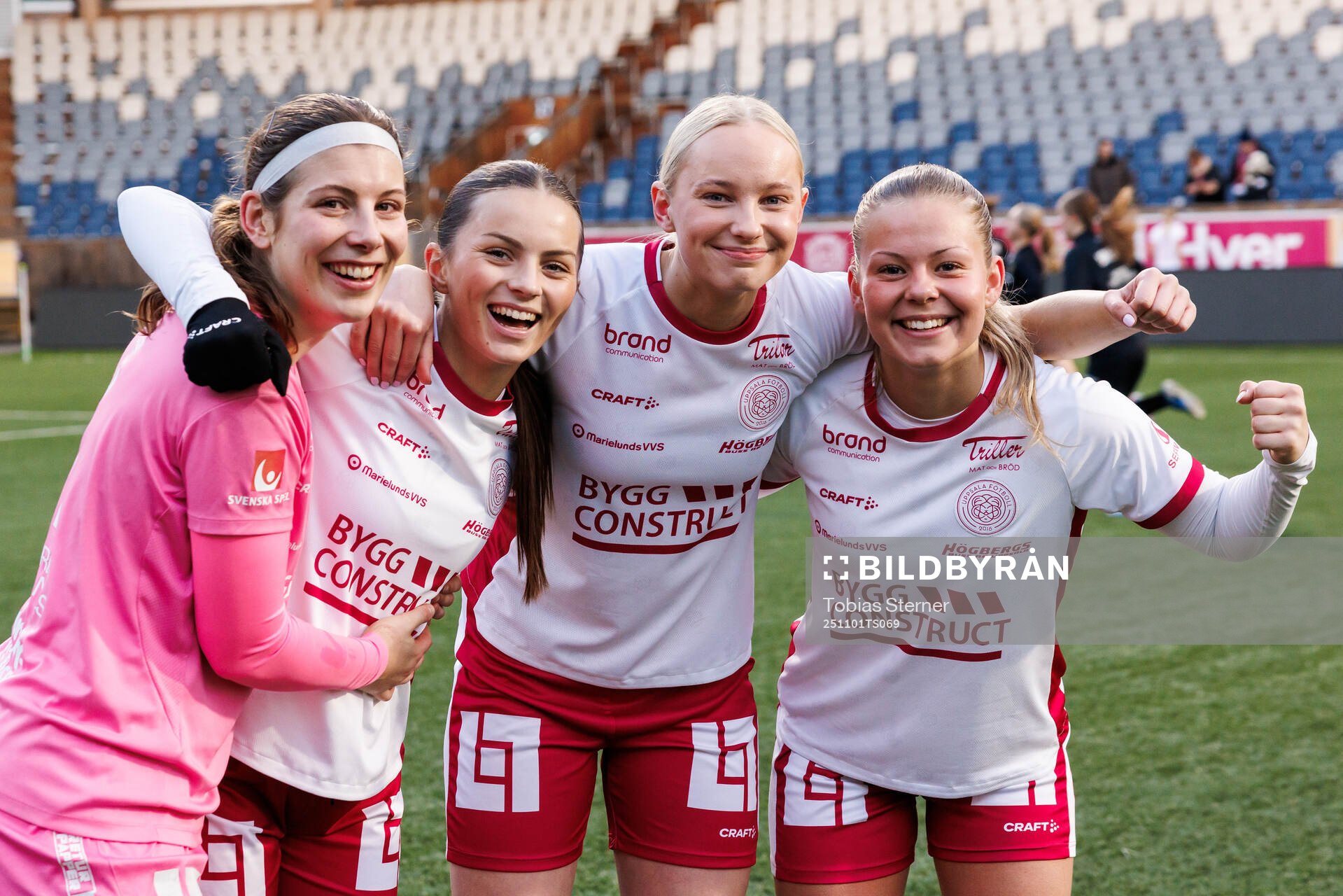 IK Uppsalas spelare jublar