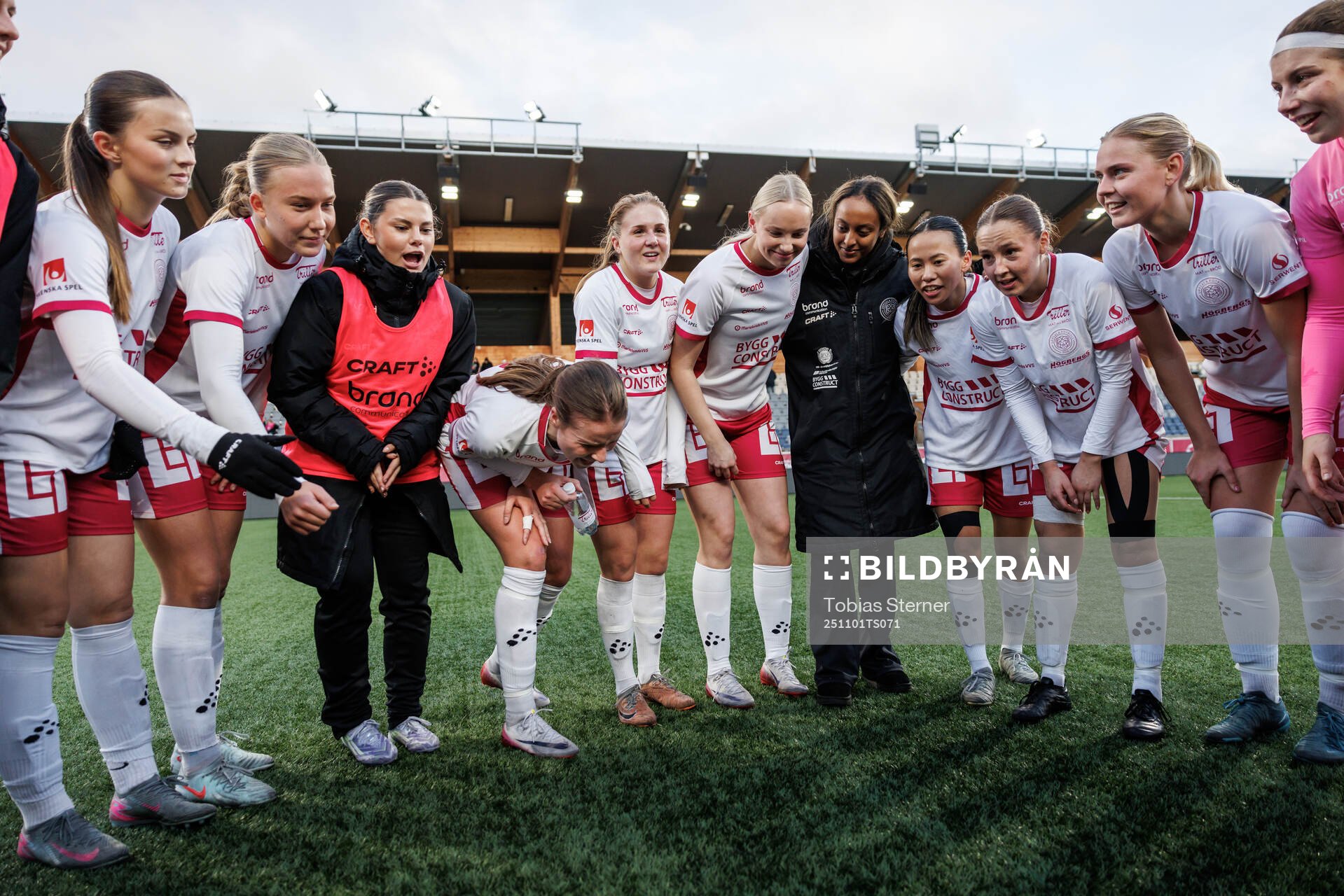 IK Uppsalas Julia Ragnarsson jublar med lagkamrater