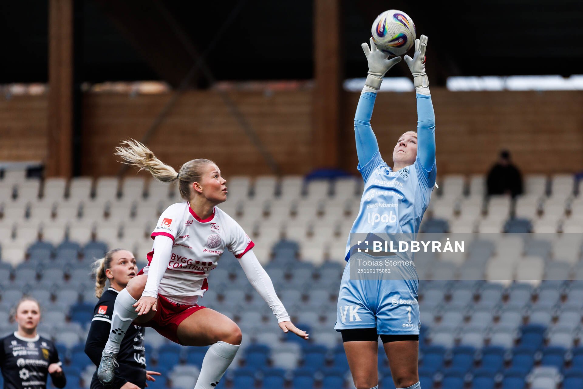 IK Uppsalas Älvali Lindström och Umeås målvakt Maja