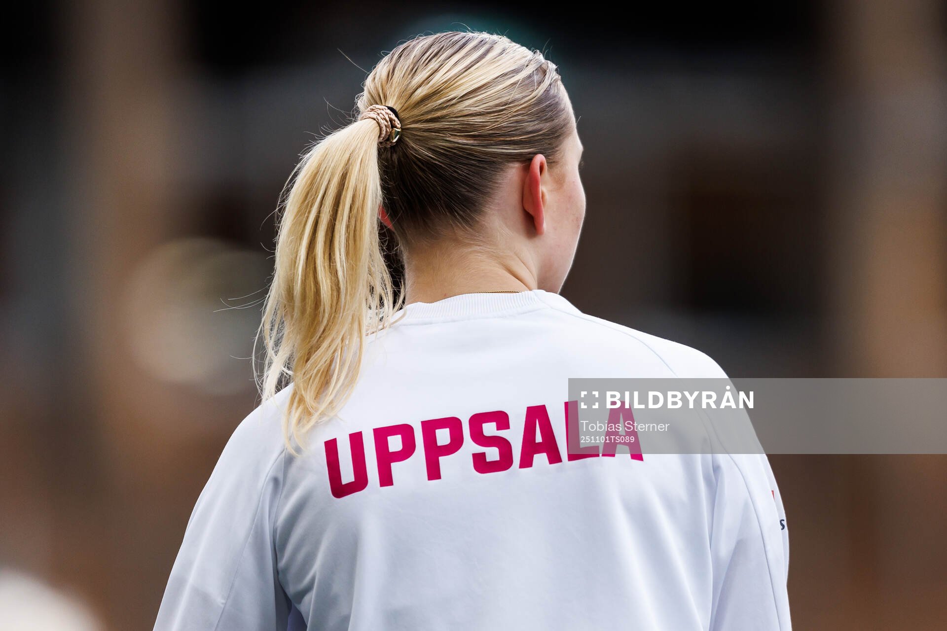 En spelare med Uppsala tryckt på träningströja