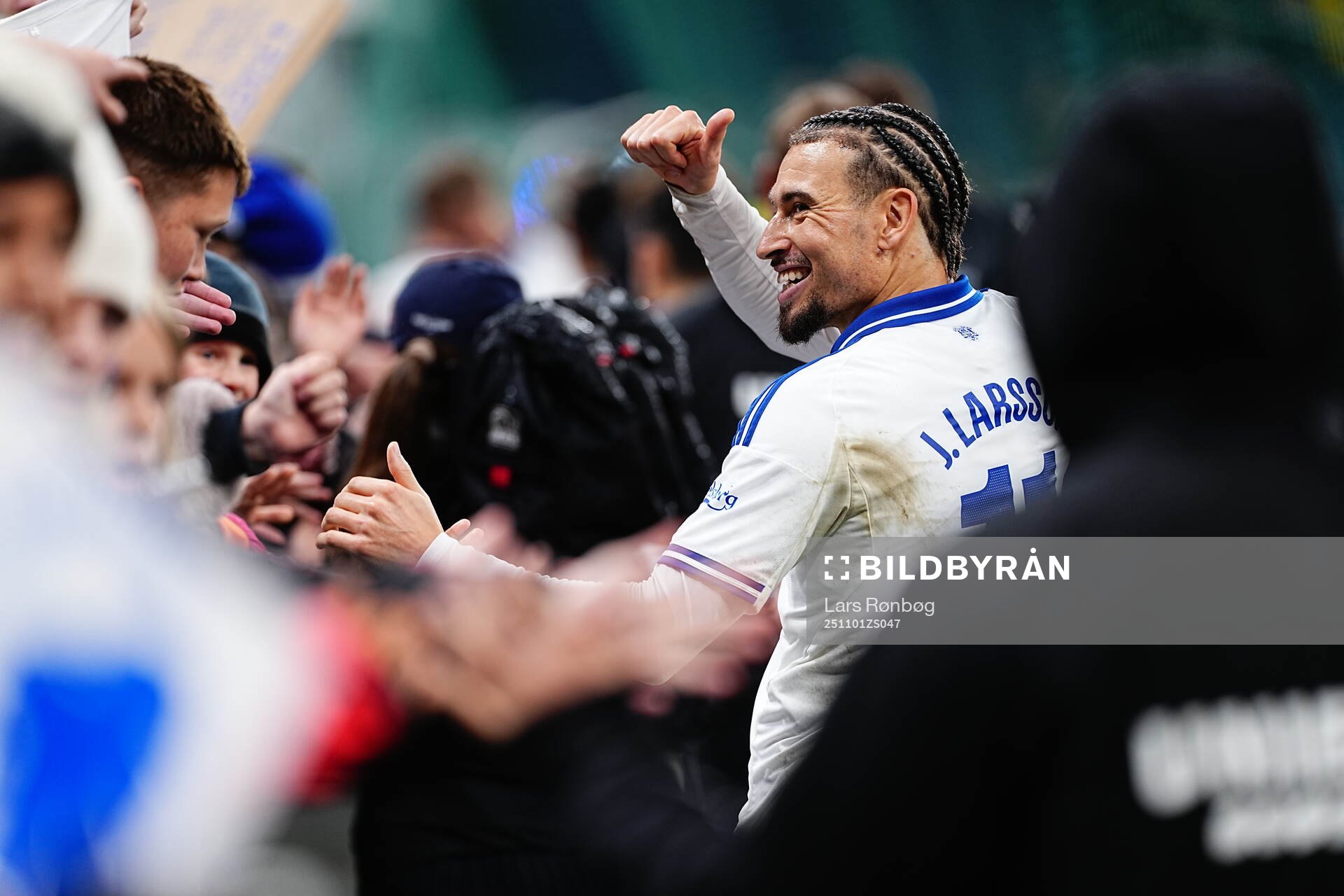 KØBENHAVN, DANMARK - 1. NOVEMBER 2025: Jordan Larsson FCK