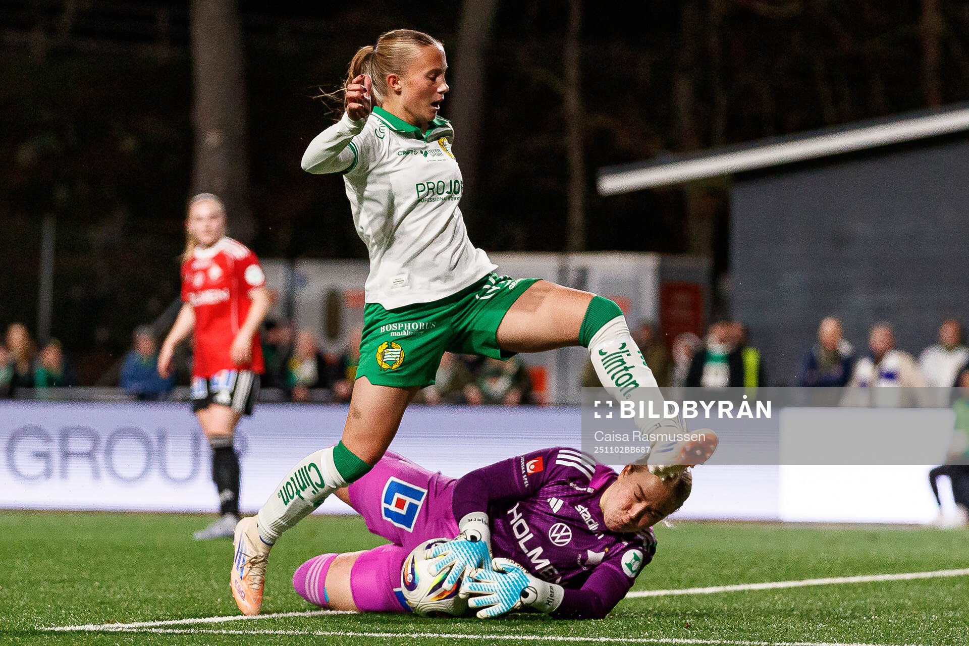 Hammarbys Fanny Peterson och IFK Norrköpings målvakt