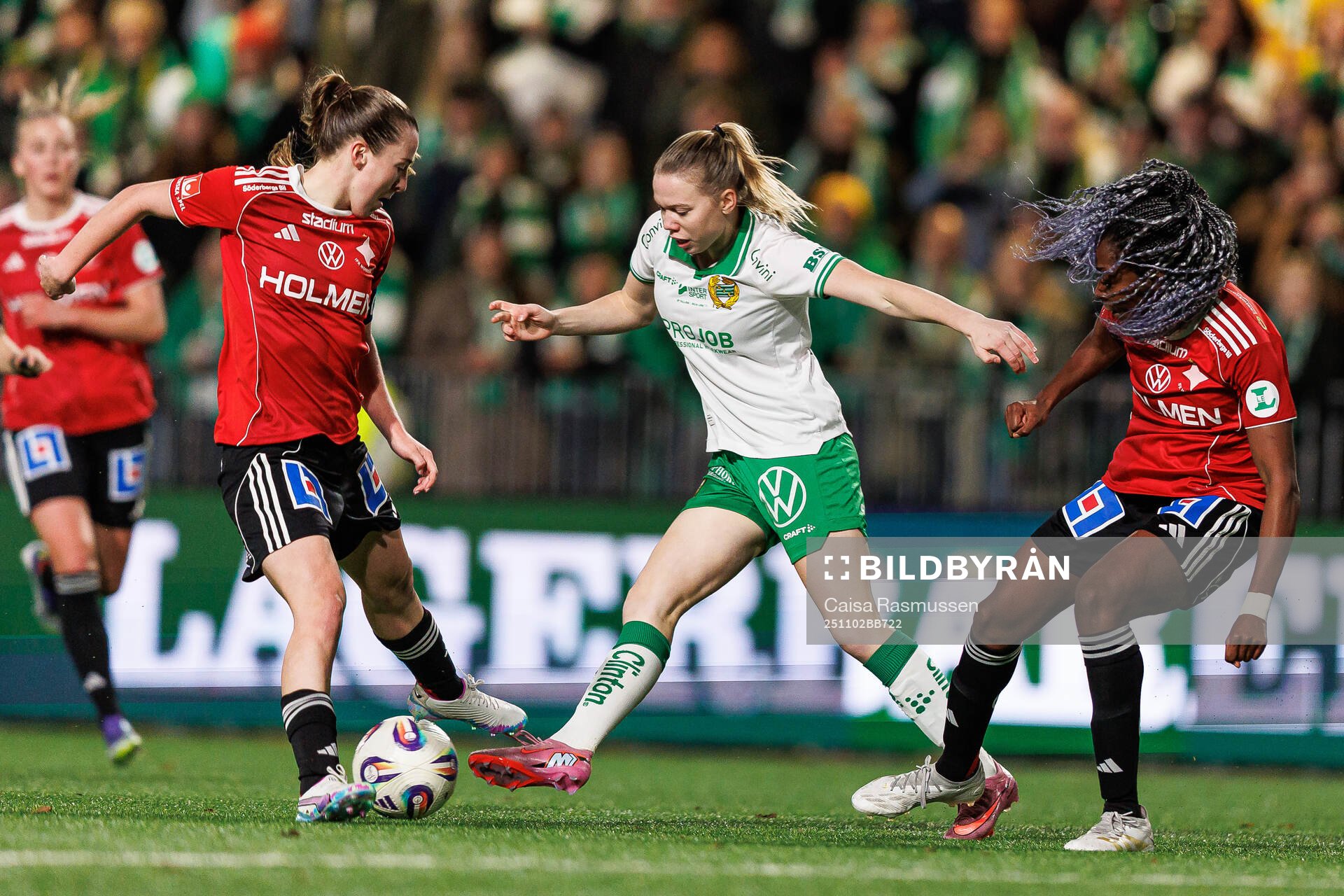 IFK Norrköpings Carrie Jones och Maya Aliyah Antoine mot