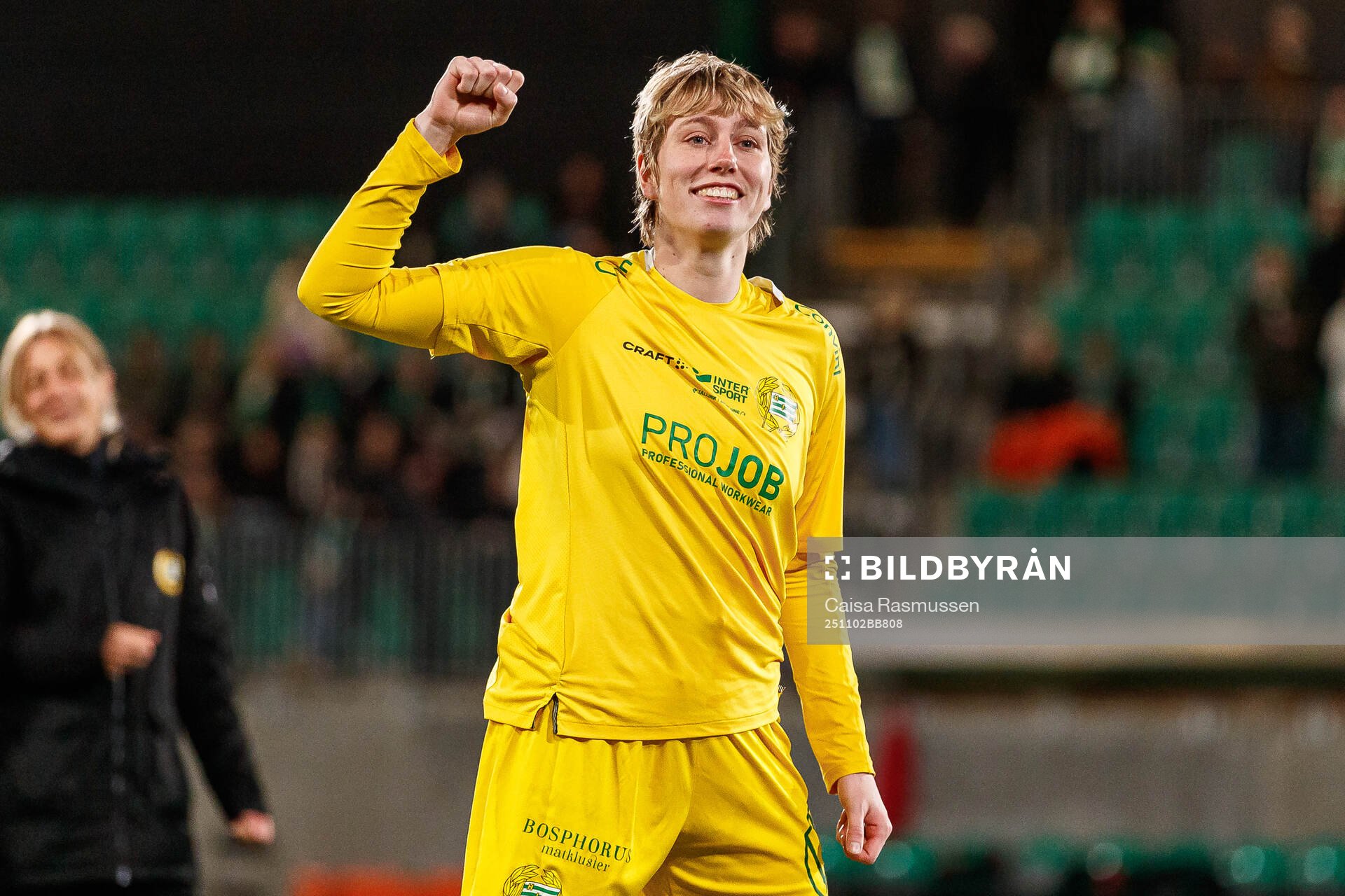 Hammarbys målvakt Moa Edrud jublar