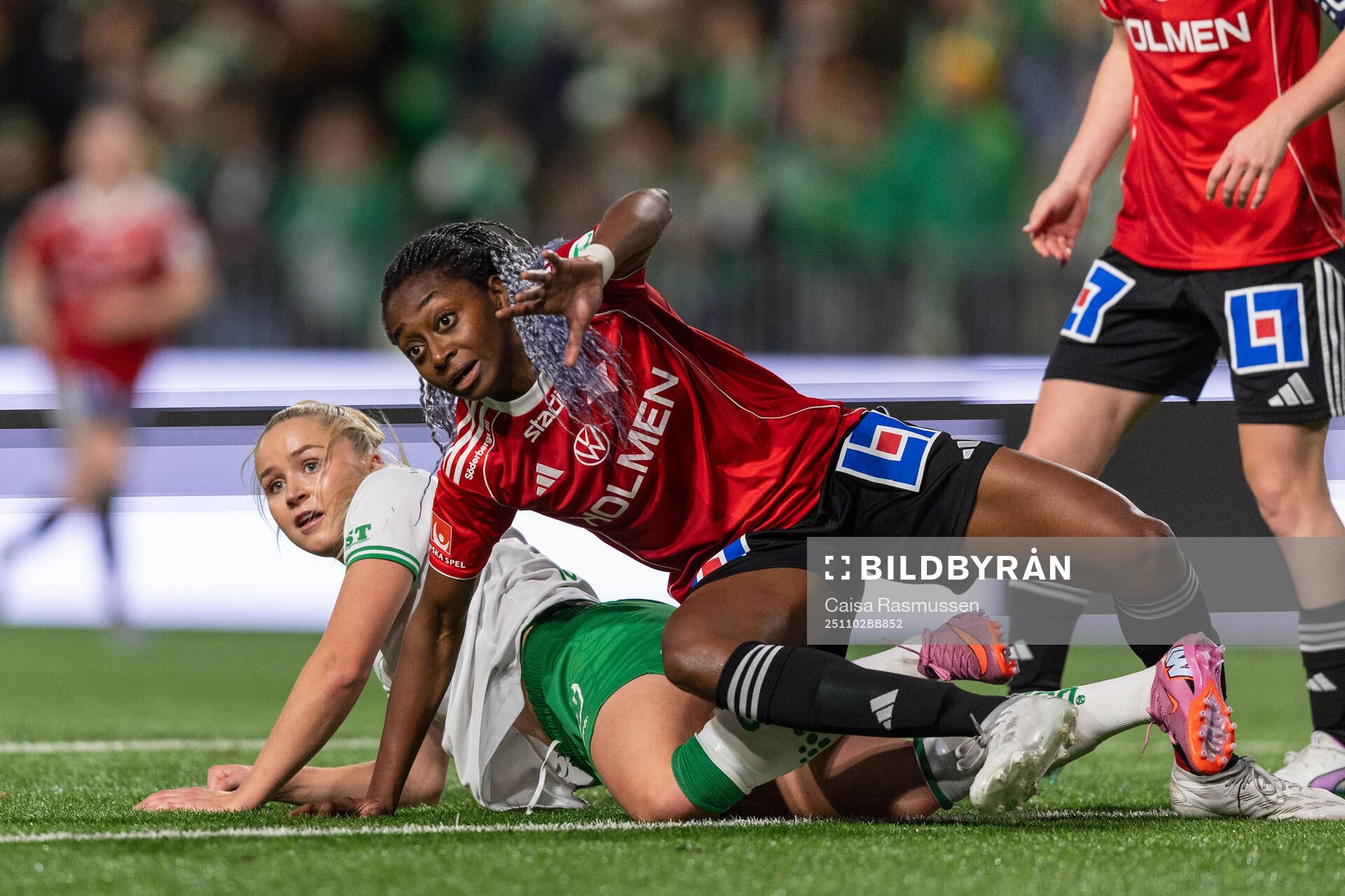 Hammarbys Anna Jøsendal och IFK Norrköpings Maya Aliyah