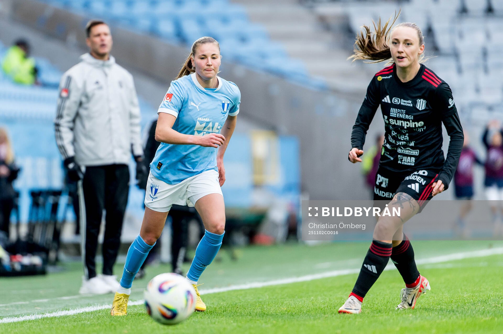 Malmö FFs Katariina Kosola och Piteås Asla Johannesen