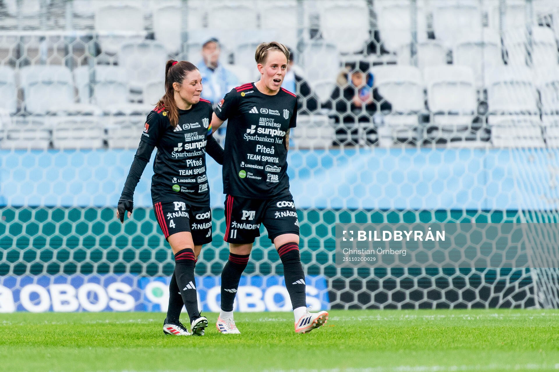 Piteås Josefin Johansson och Cecilia Edlund jublar