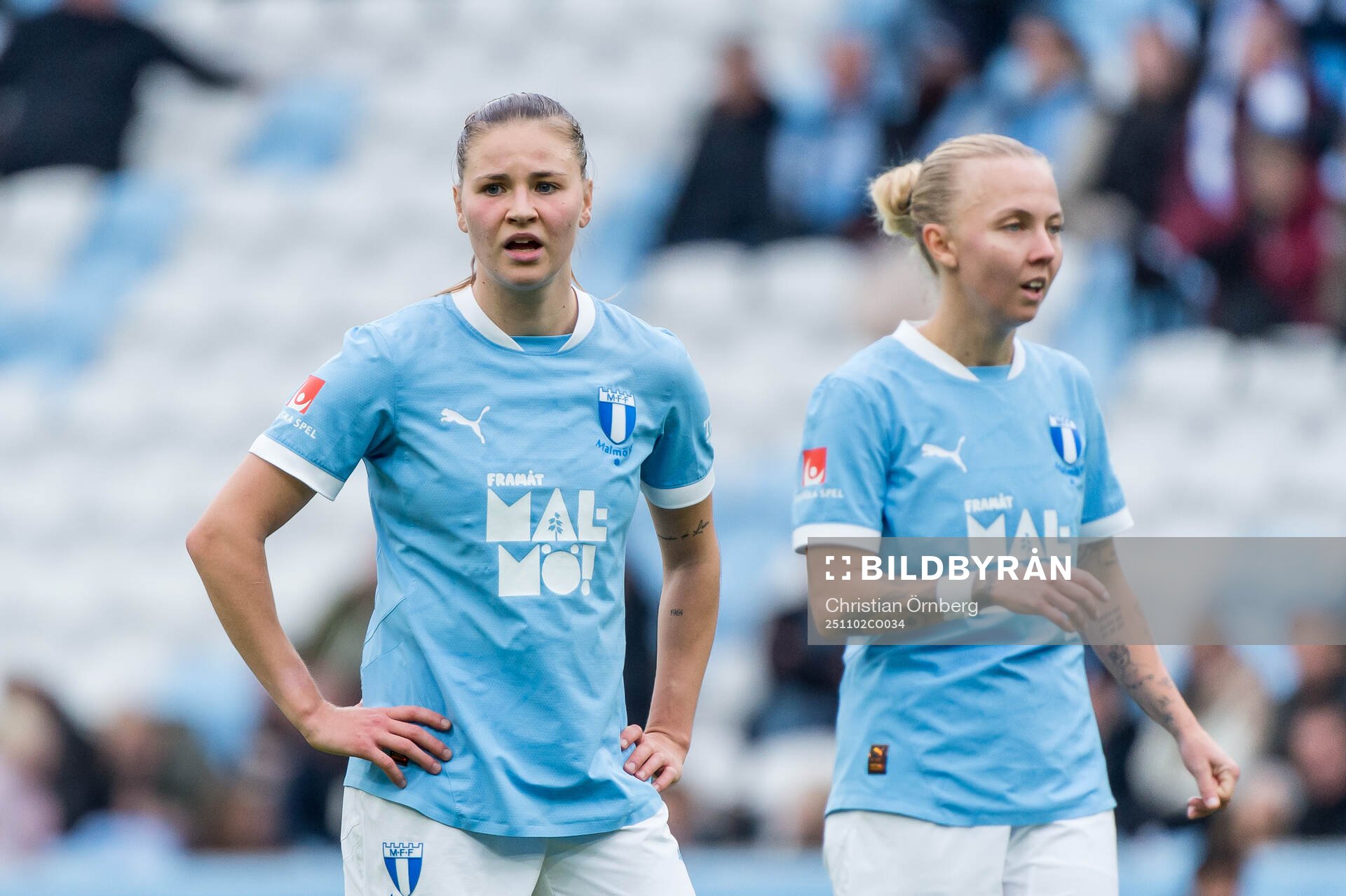 Malmö FFs Katariina Kosola och Nathalie Hoff Persson deppar