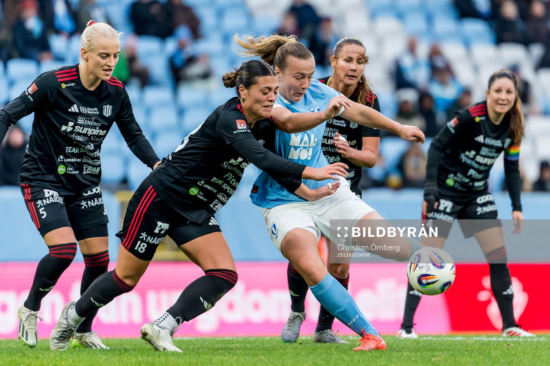 Piteås Jane Lawson Willis och Malmö FFs Sara Kanutte