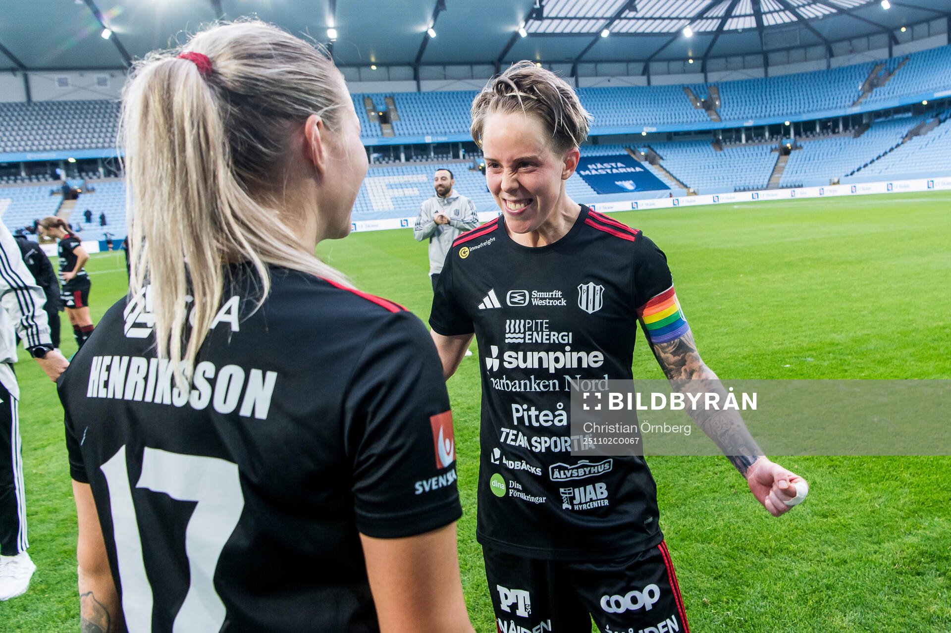 Piteås Selina Henriksson och Cecilia Edlund jublar