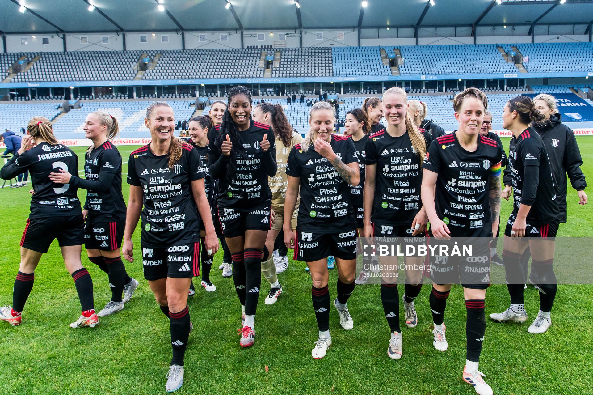 Piteås spelare jublar