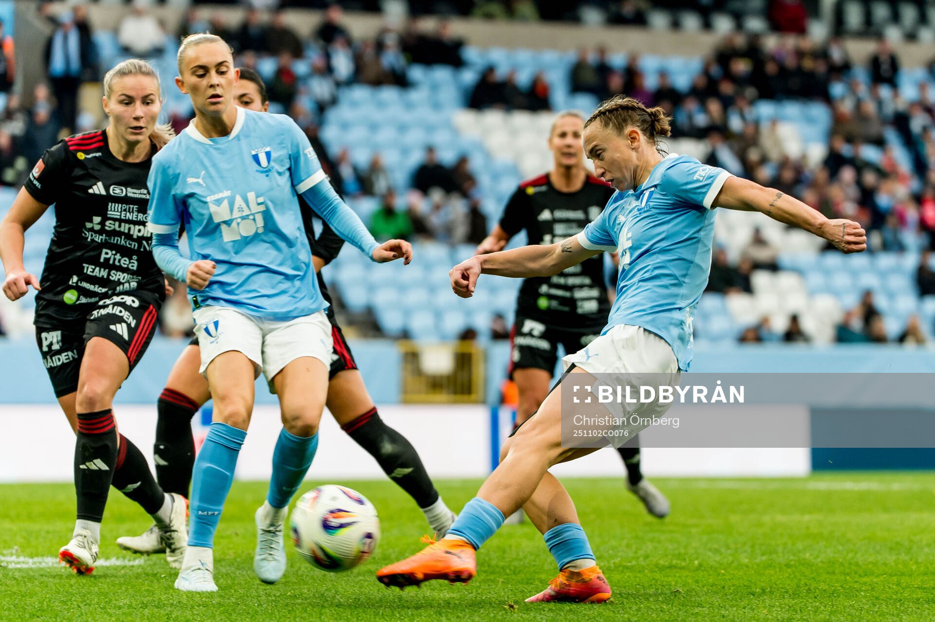 Malmö FFs Beatrice Persson och Miljana Ivanovic