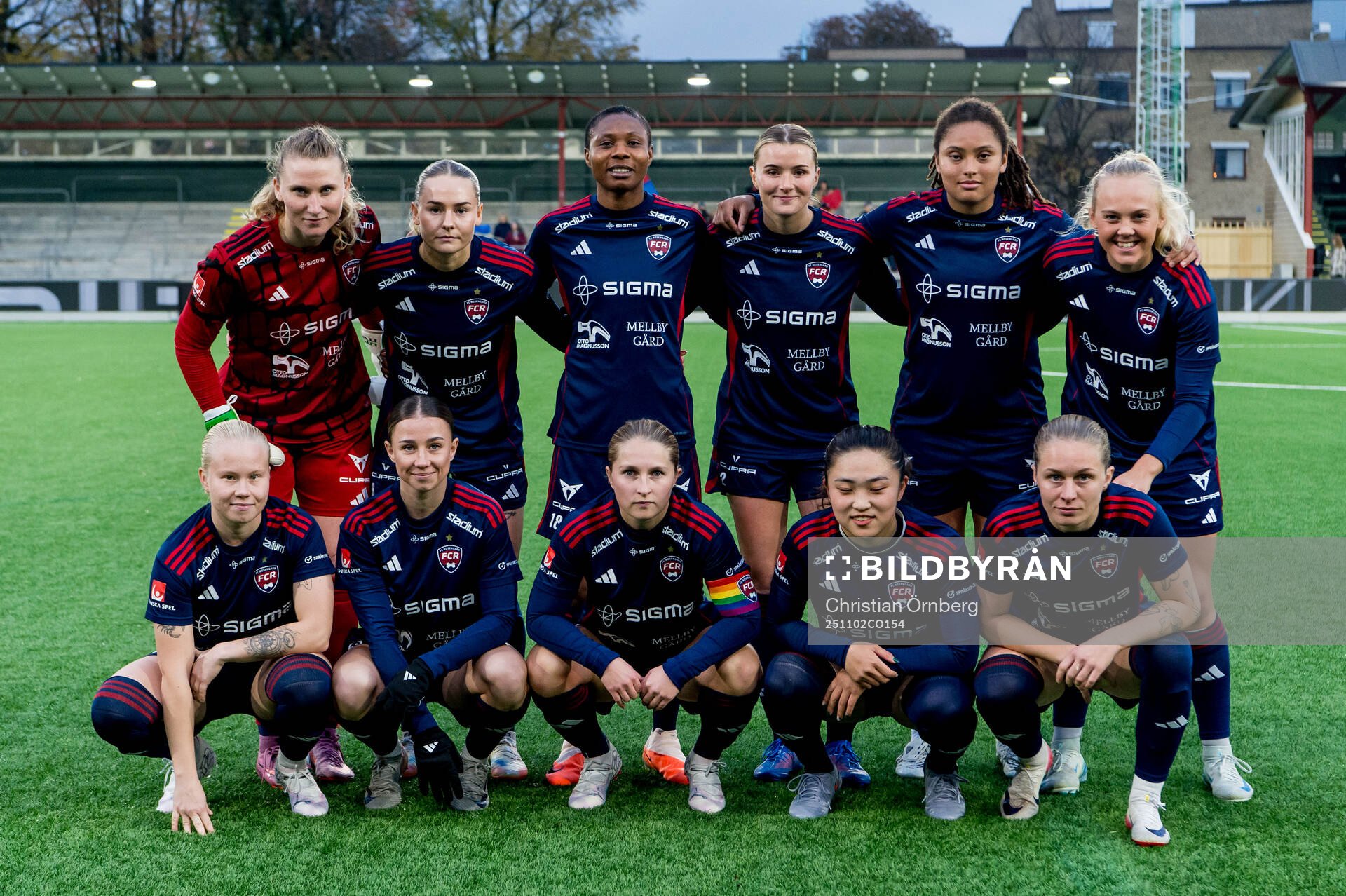 Rosengård ställer upp på en lagbild