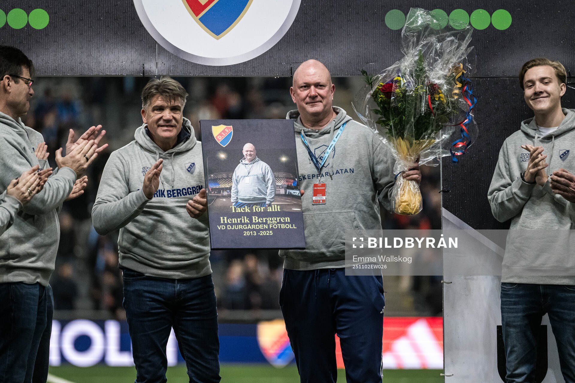 Djurgårdens VD Henrik Berggren tackas av