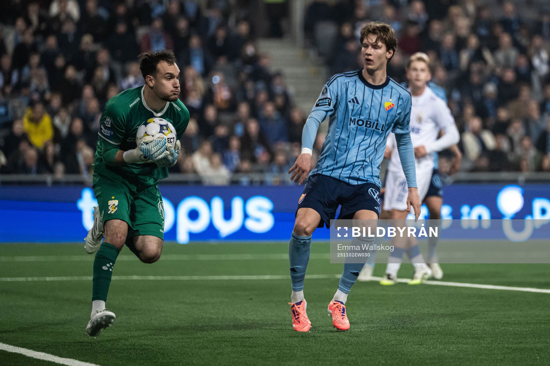 IFK Göteborgs målvakt Elis Bishesari och Djurgårdens