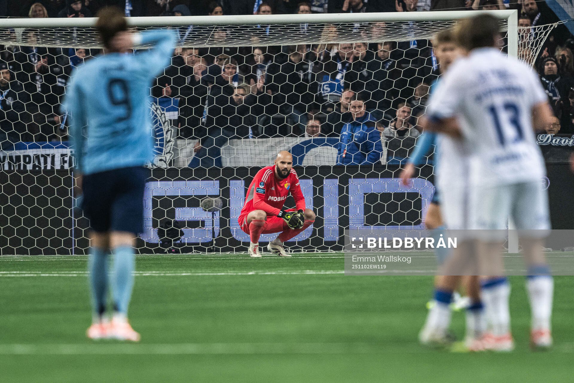 Djurgårdens målvakt Filip Manojlovic deppar