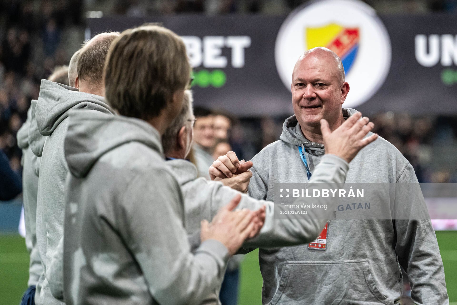 Djurgårdens vd Henrik Berggren tackas av