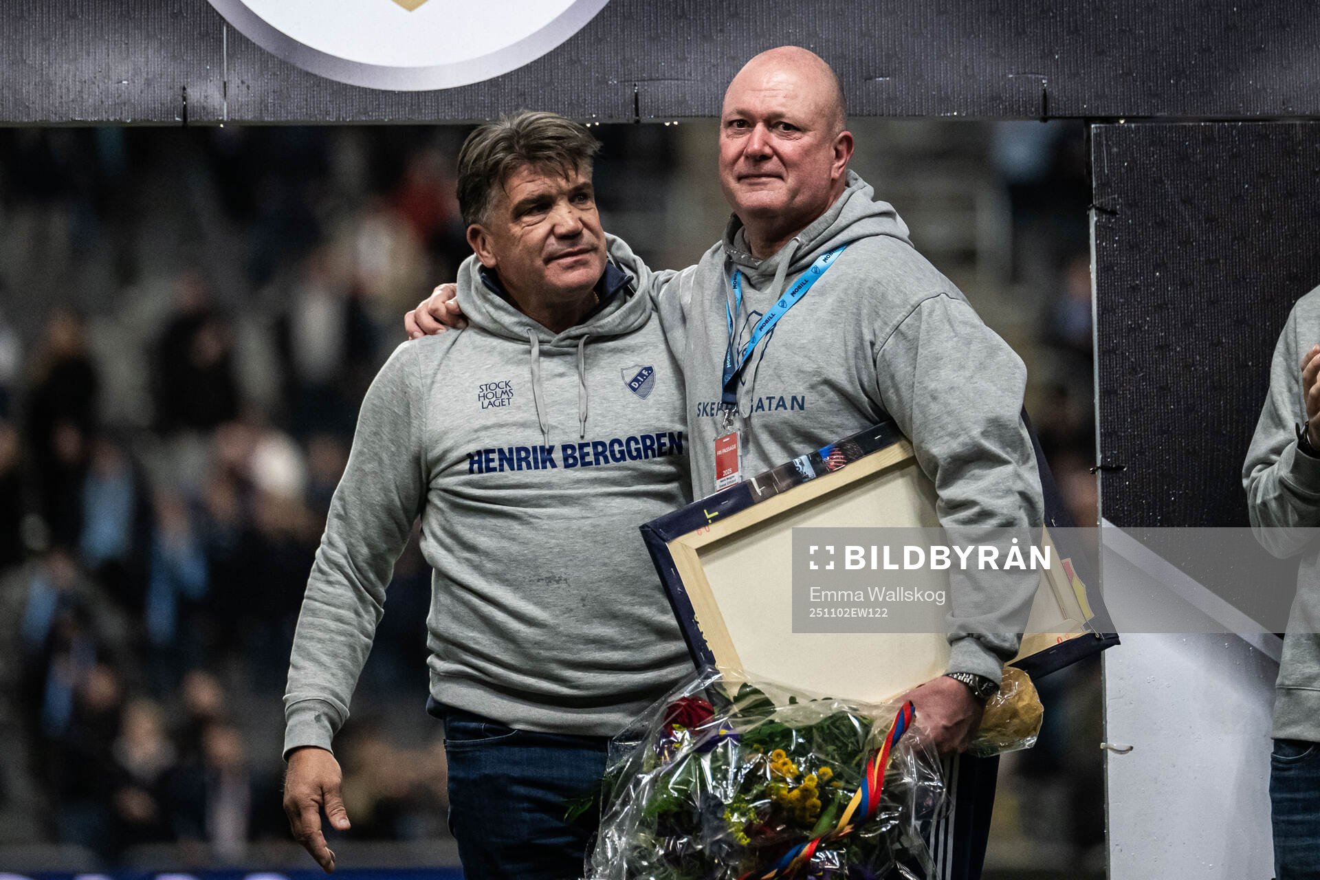 Djurgårdens vd Henrik Berggren tackas av sportchef Bosse