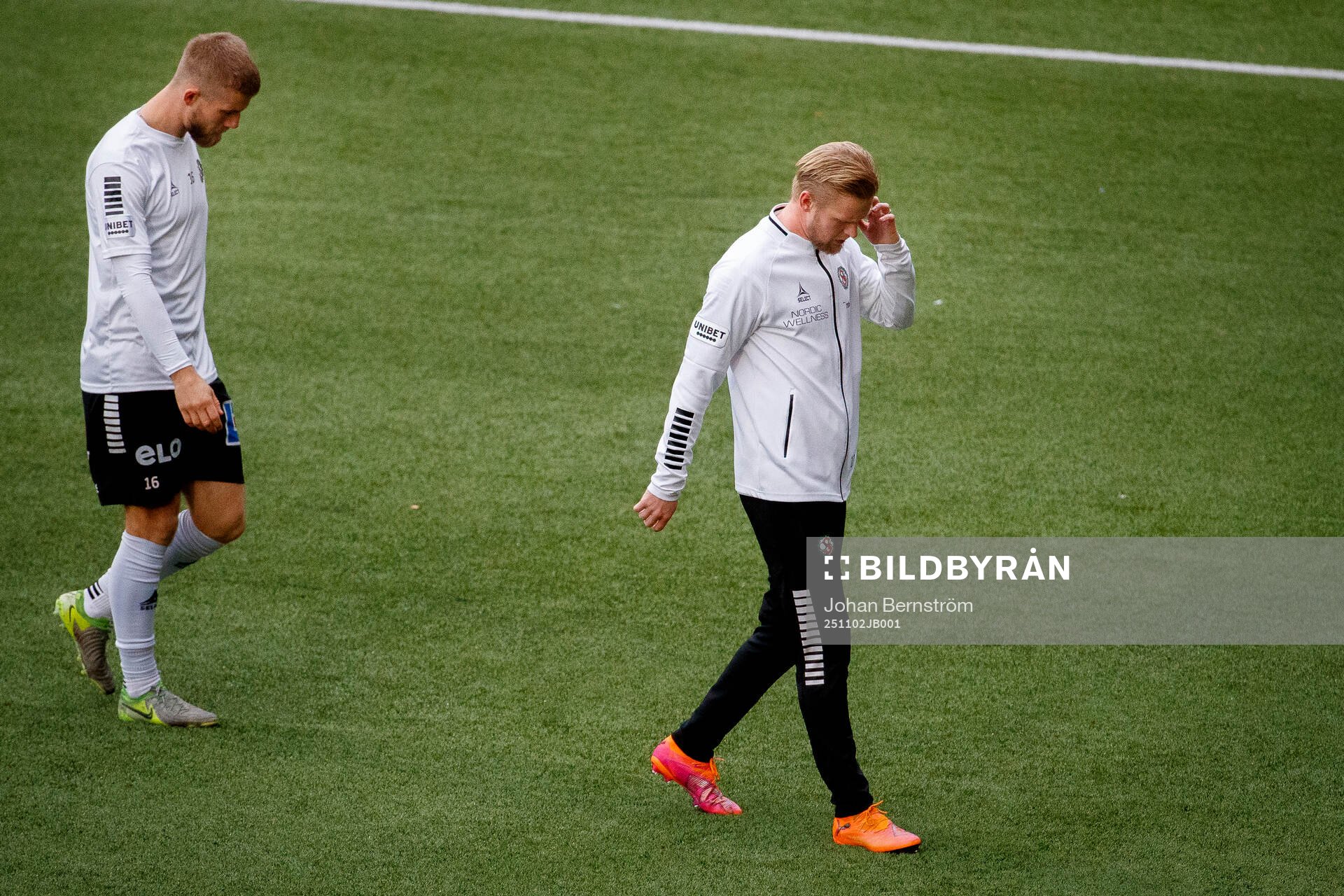 Örebros Hampus Söderström och Karl Holmberg deppar