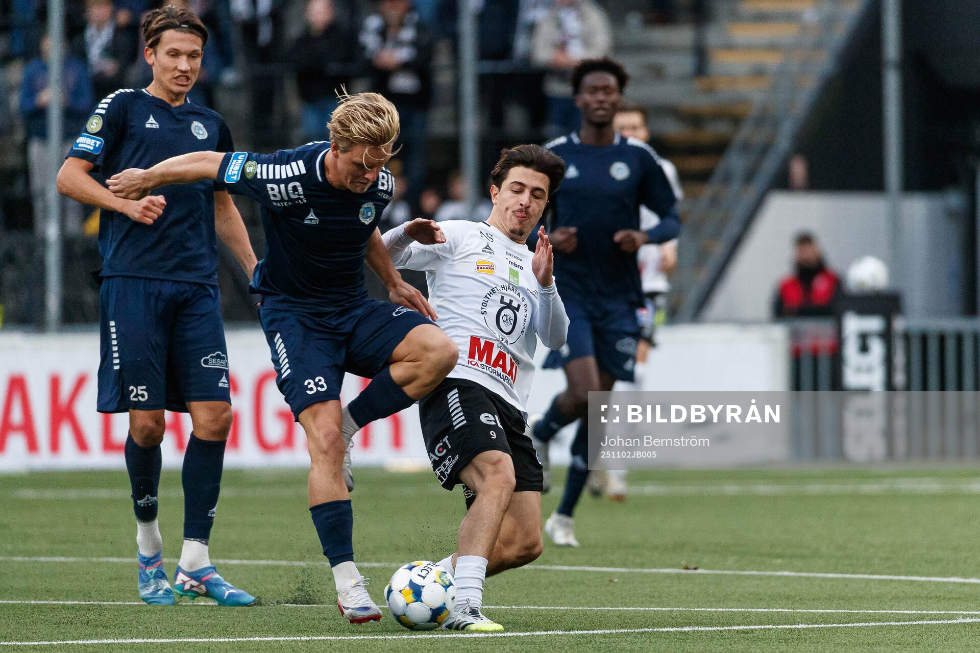 Utsiktens Sebastian Lagerlund och Örebros Antonio Yakoub