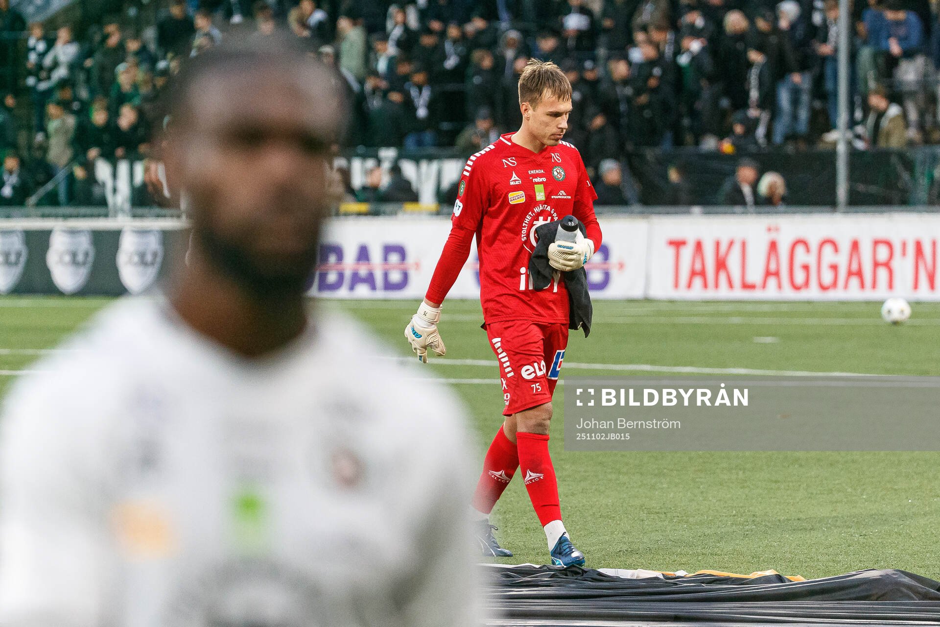 Örebros målvakt Jakub Ojrzynski deppar