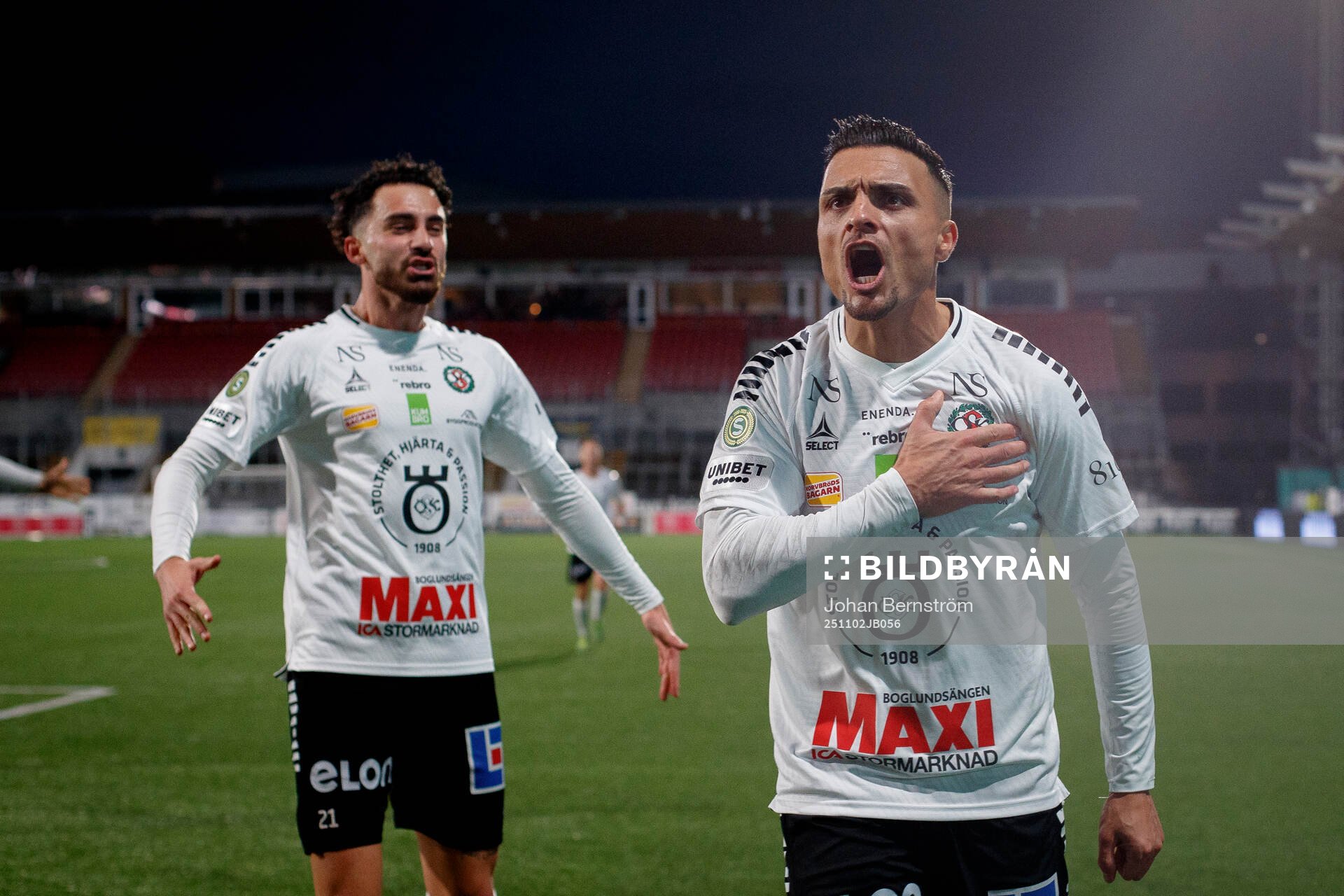 Örebros Antonio Yakoub och Ahmed Yasin jublar vid 2-1