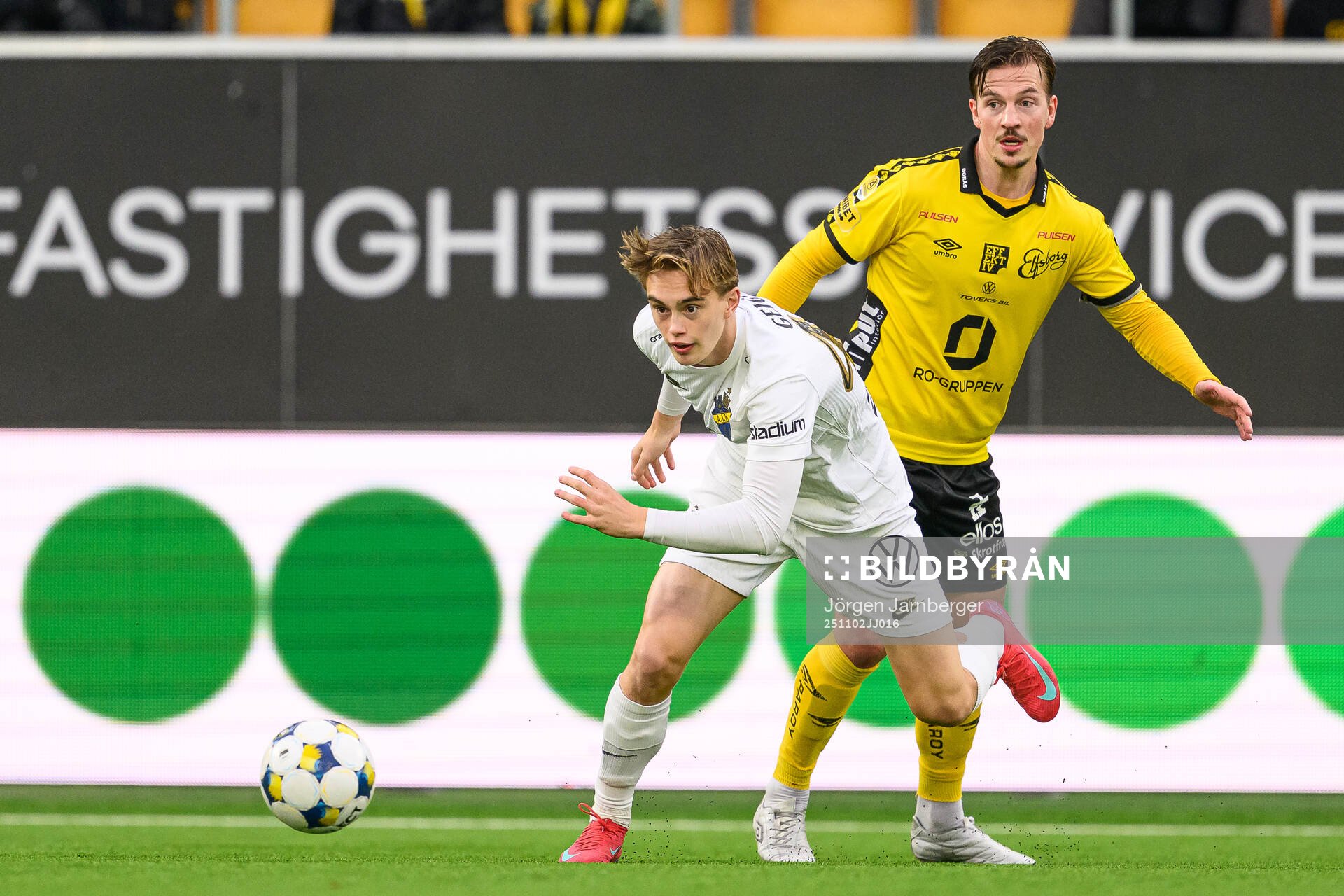 AIKs Yannick Geiger och Elfsborgs Simon Olsson