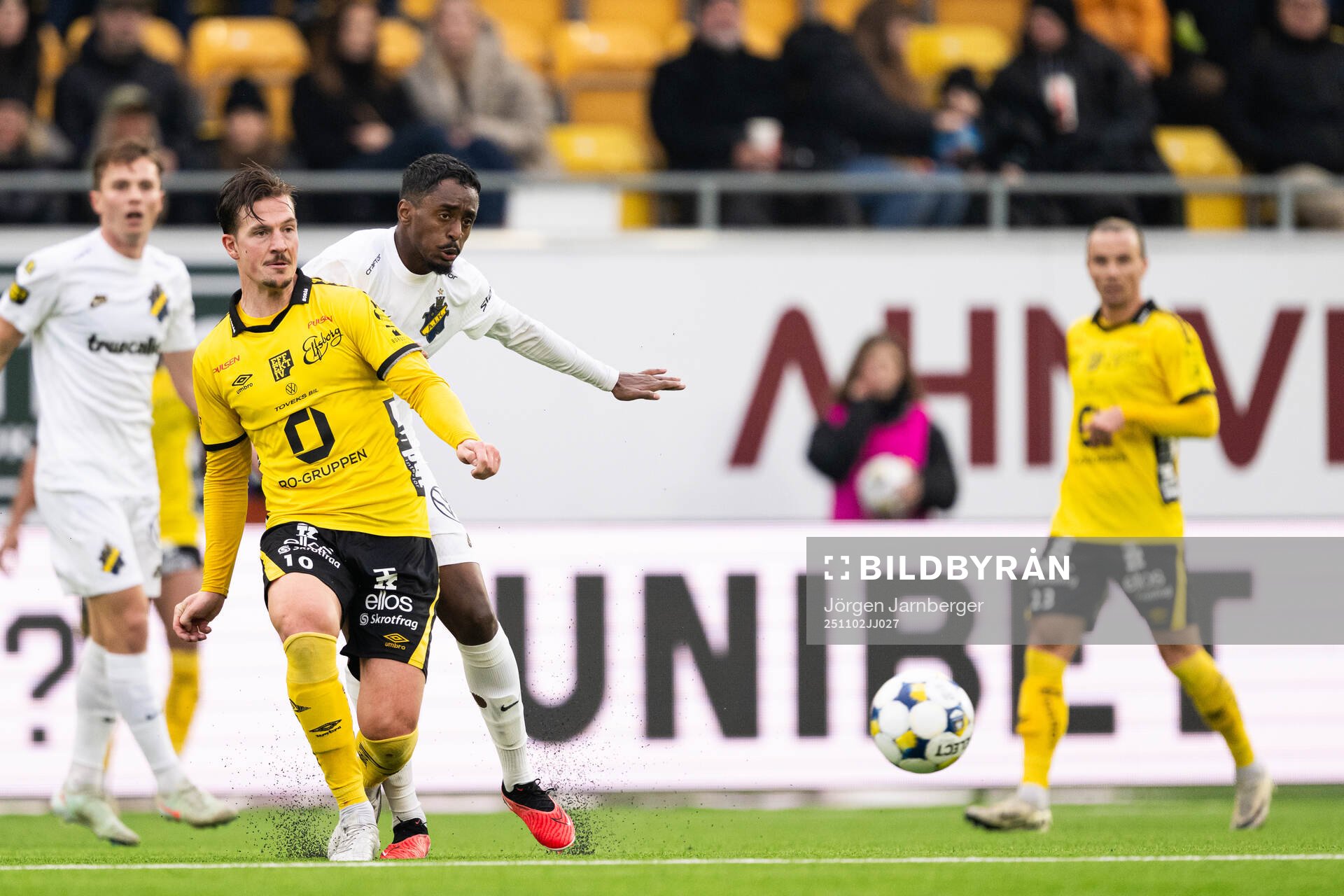 Elfsborgs Simon Olsson och AIKs Abdihakin Ali