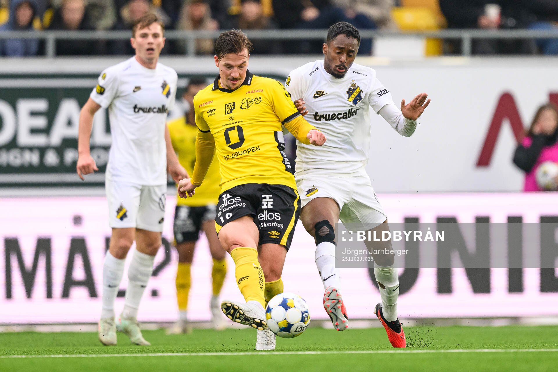 Elfsborgs Simon Olsson och AIKs Abdihakin Ali