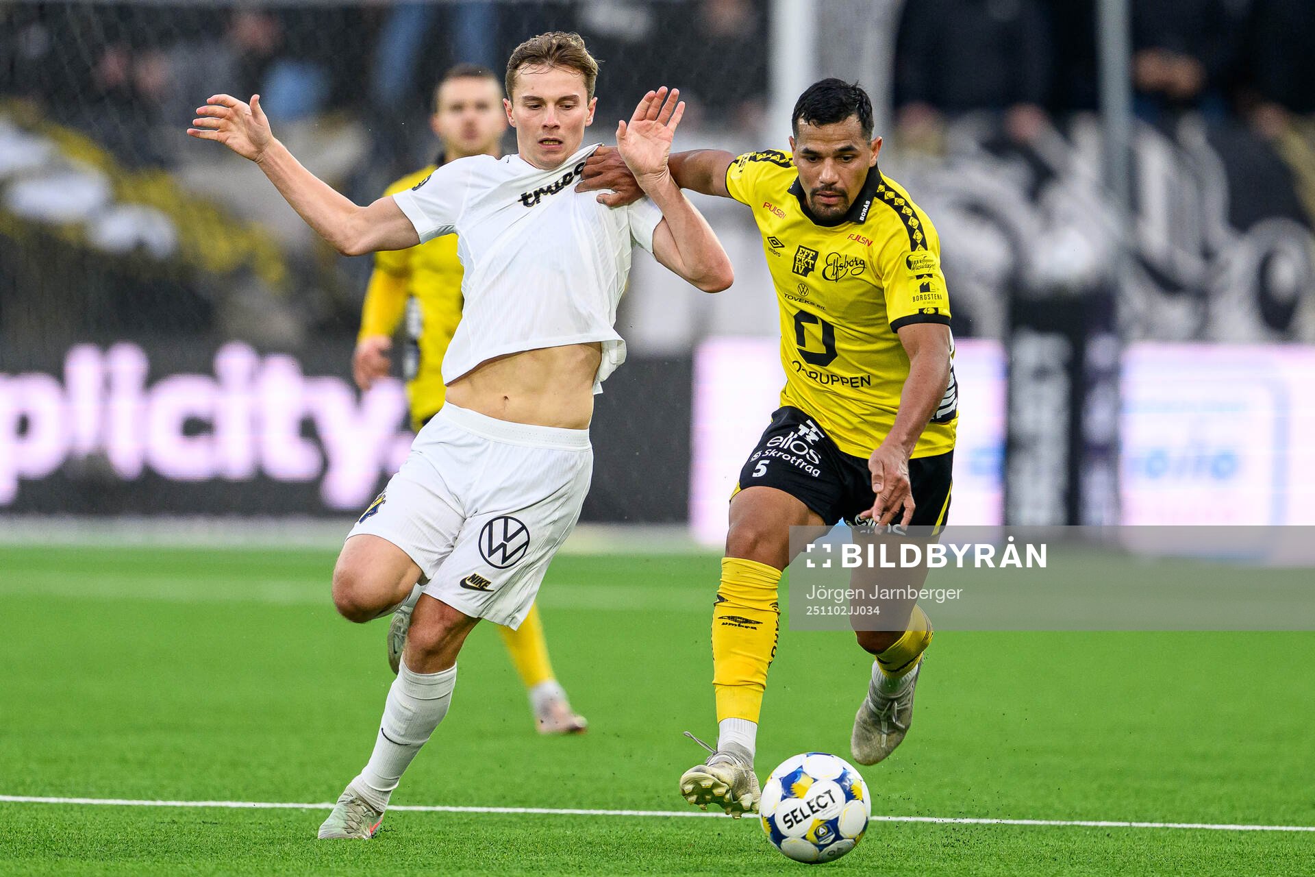 AIKs Johan Hove och Elfsborgs Wenderson Oliveira do