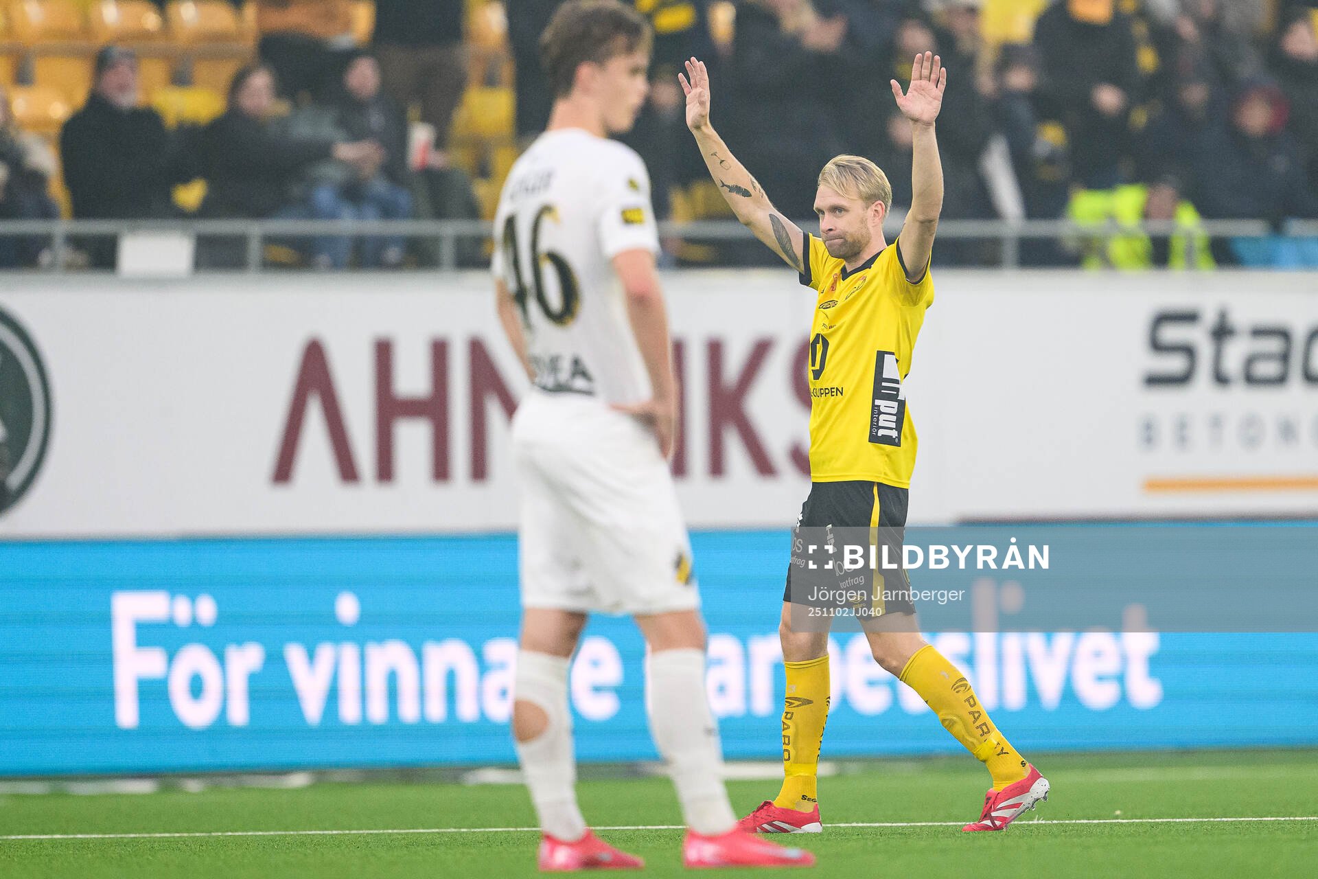 Elfsborgs Johan Larsson lämnar planen
