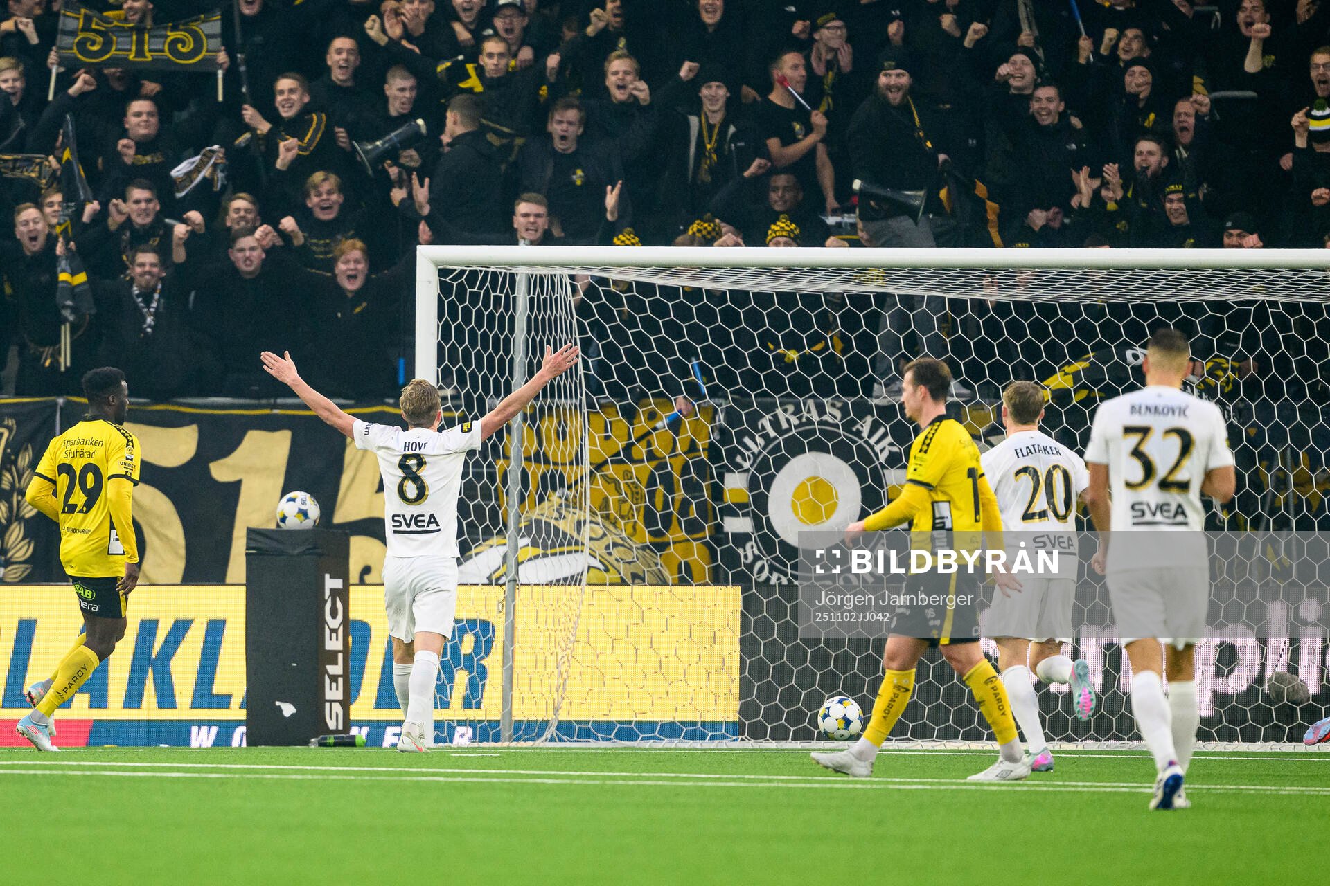 AIKs Johan Hove jublar
