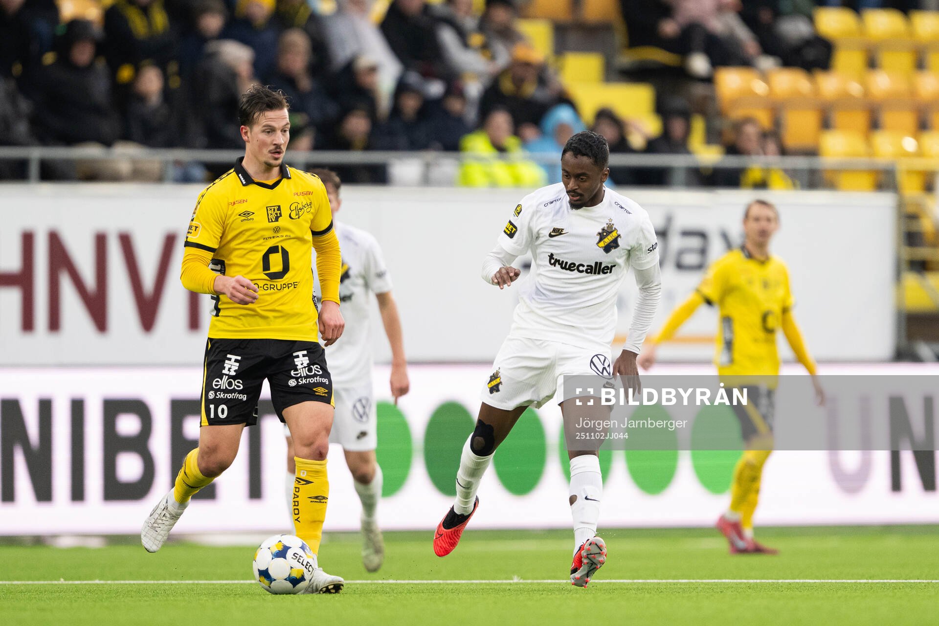 Elfsborgs Simon Olsson och AIKs Abdihakin Ali