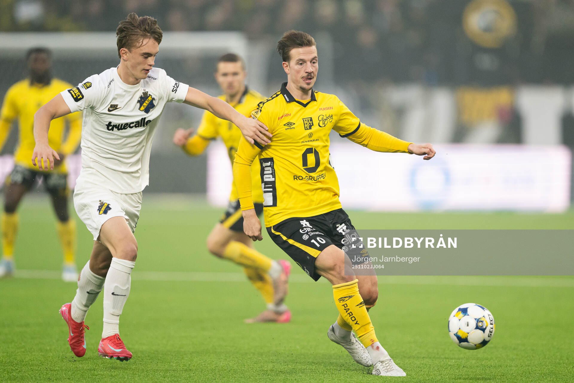 AIKs Yannick Geiger och Elfsborgs Simon Olsson
