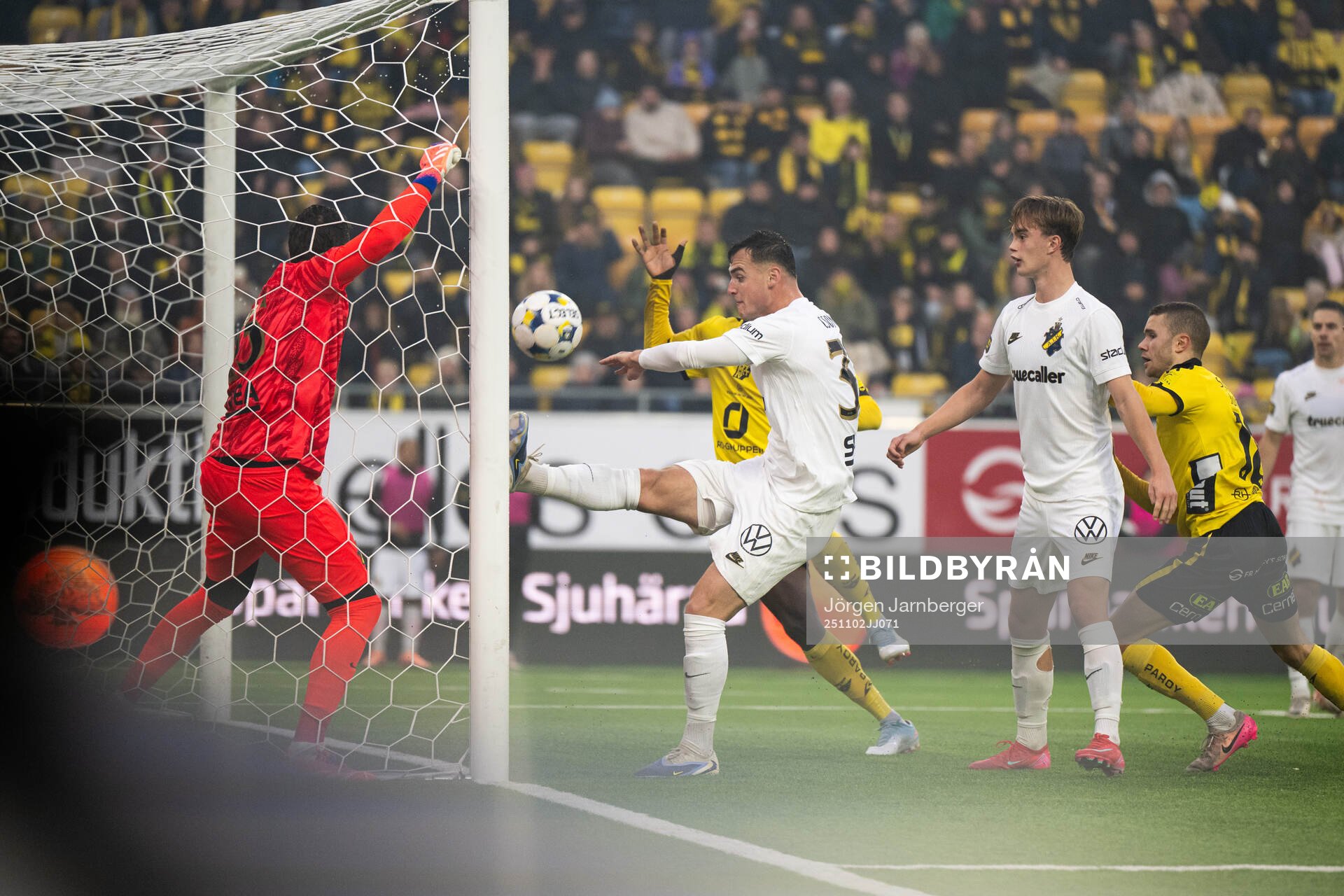 AIKs Filip Benkovic och Yannick Geiger