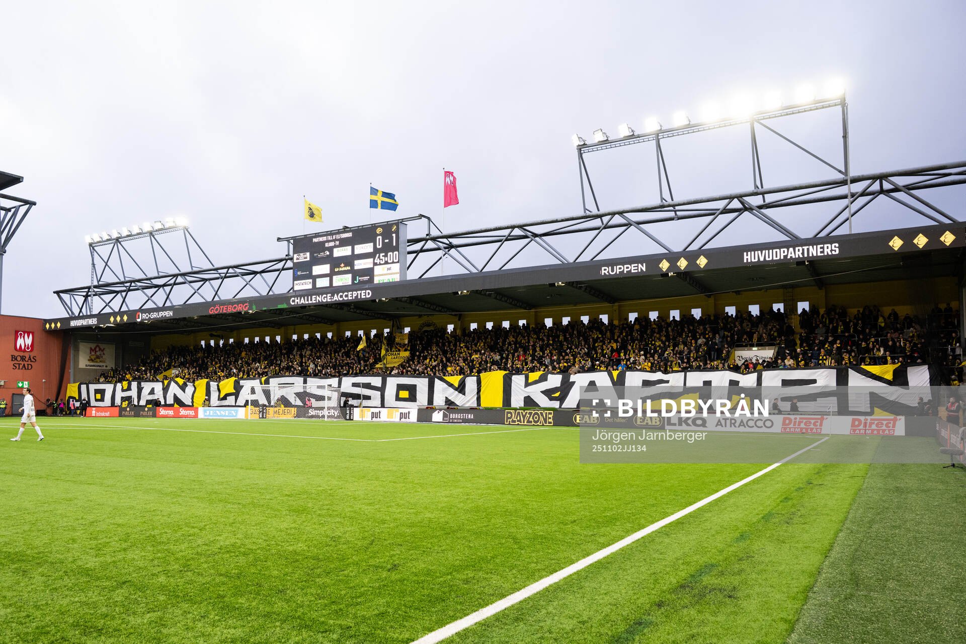 Tifo och hyllning till Elfsborgs Johan Larsson