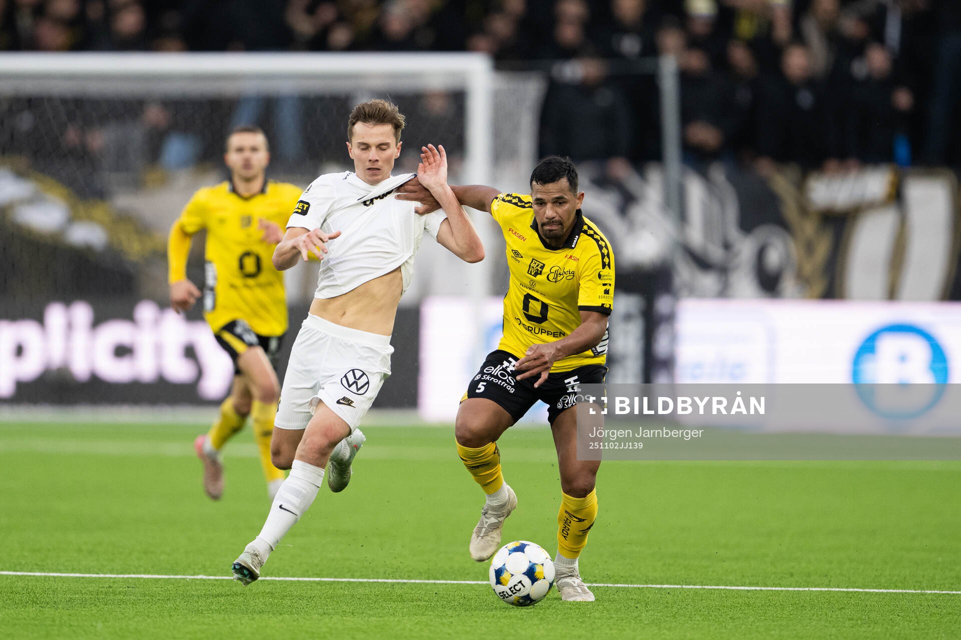AIKs Johan Hove och Elfsborgs Wenderson Oliveira do