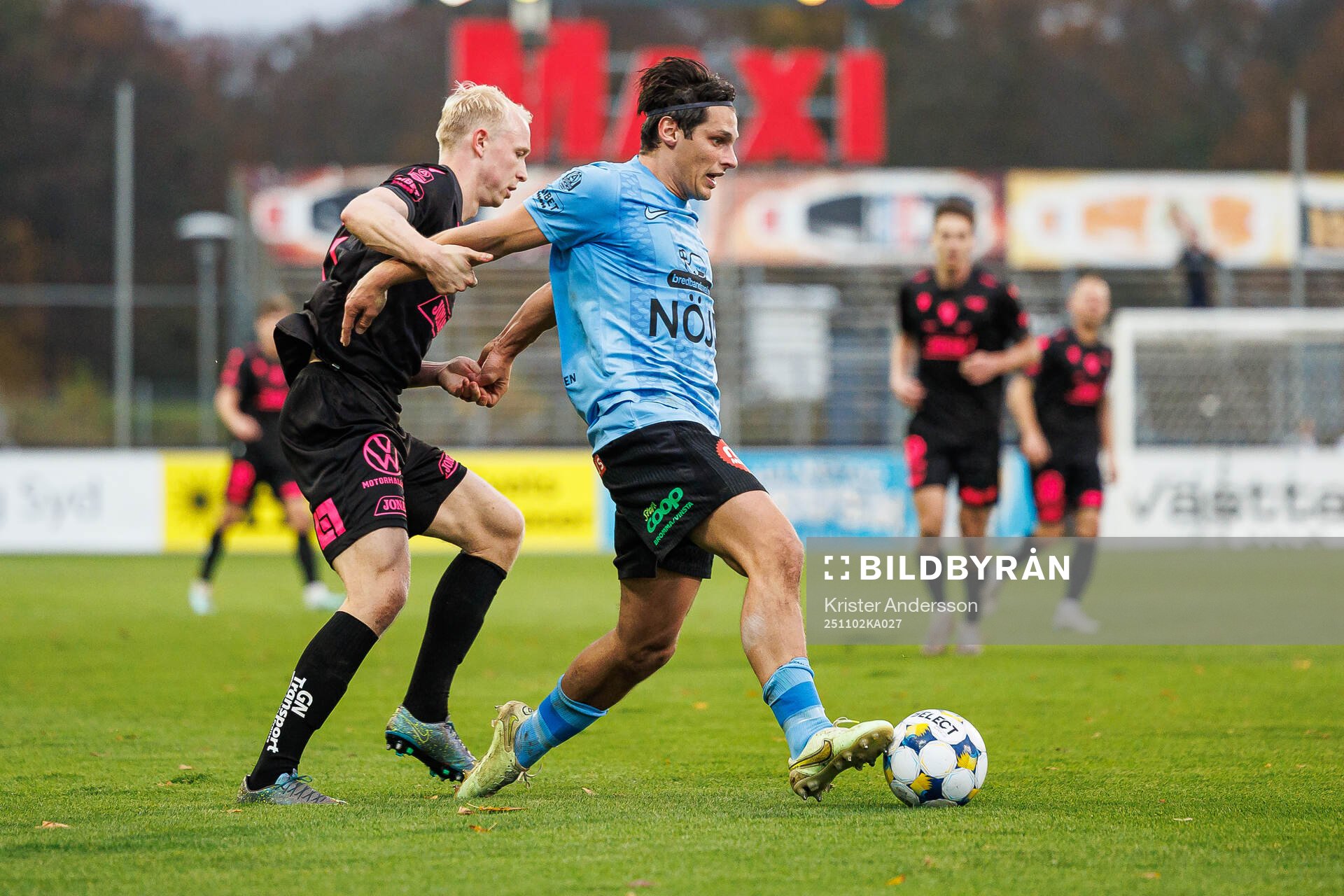 Halmstads André Boman och Brommapojkarnas Kevin Ackermann
