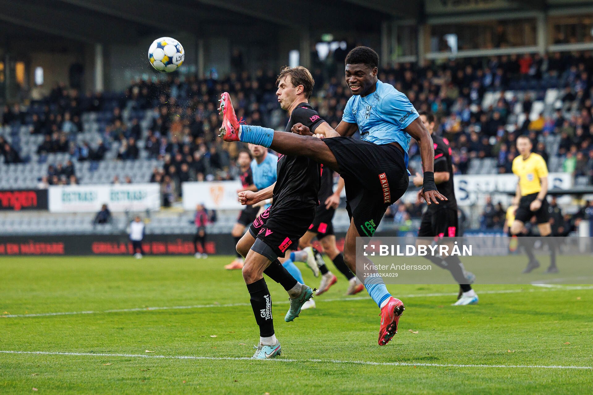 Halmstads Filip Schyberg och Brommapojkarnas Ezekiel Alladoh