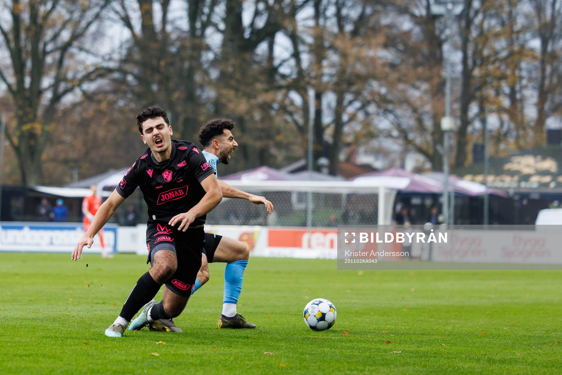 Halmstads Bleon Kurtulus och Brommapojkarnas Daleho Irandust
