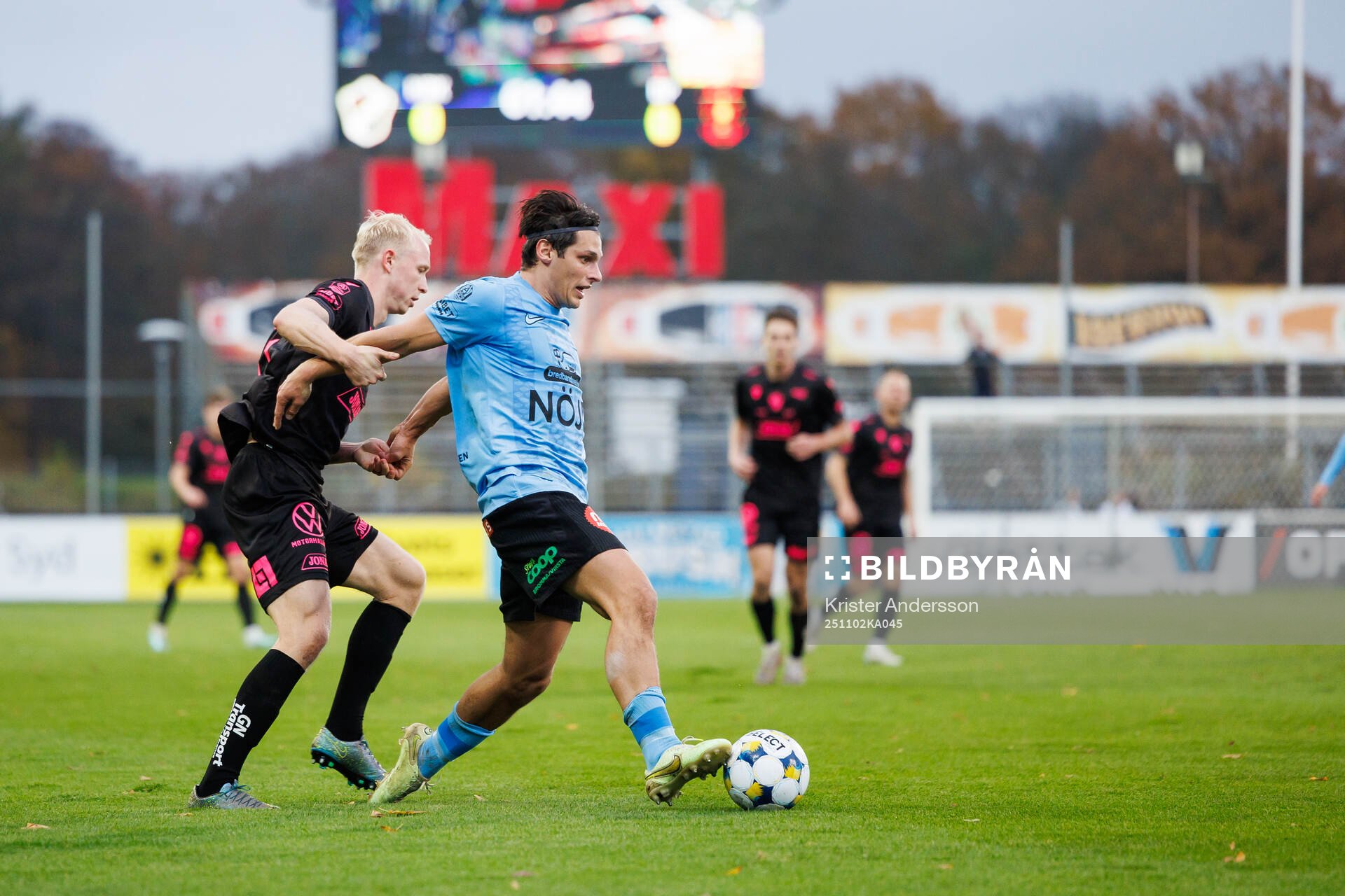 Halmstads André Boman och Brommapojkarnas Kevin Ackermann