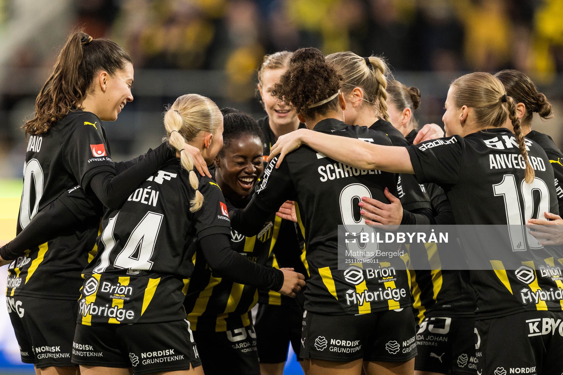 Häckens Monica Jusu Bah jublar