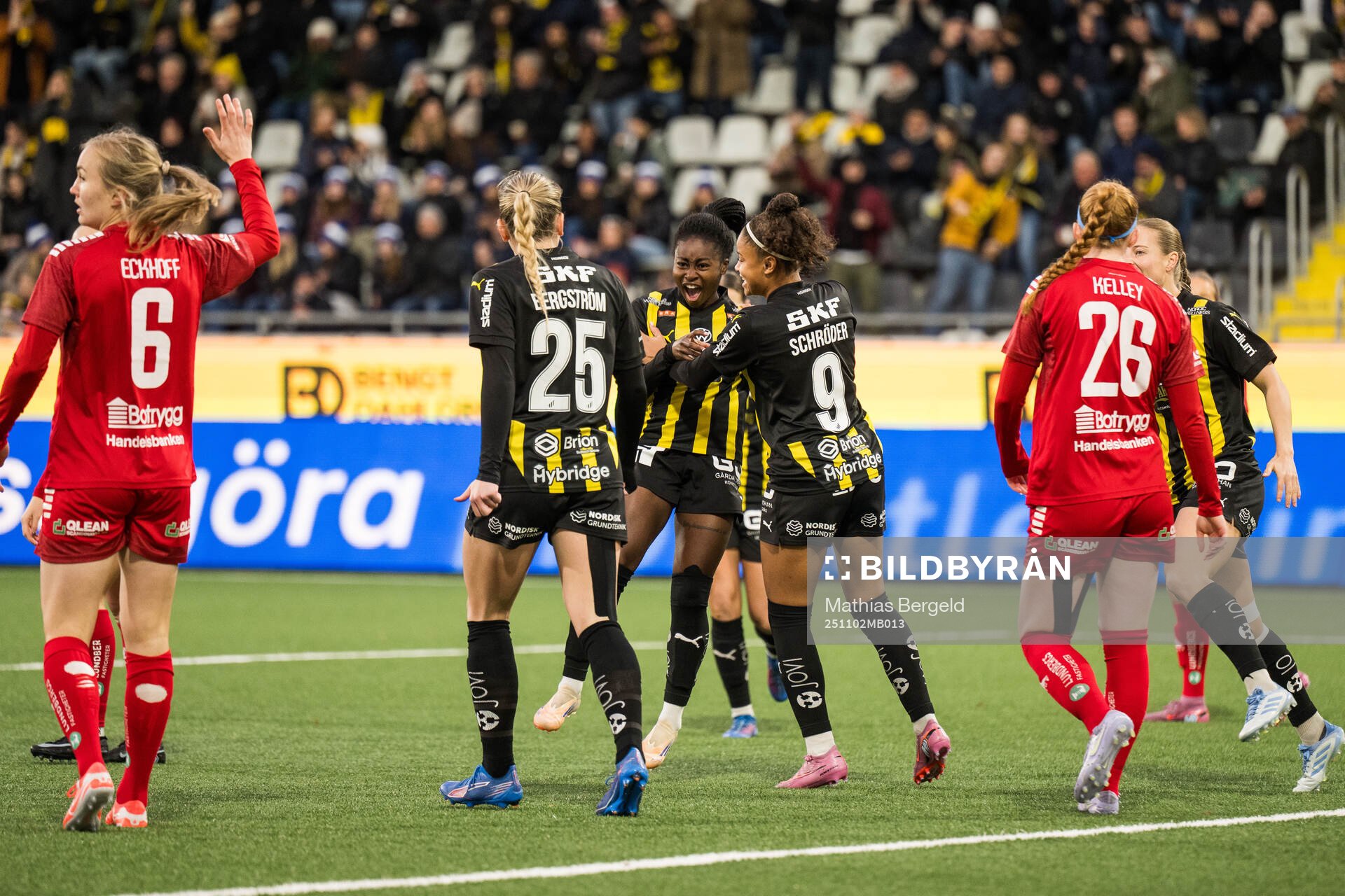 Häckens Monica Jusu Bah jublar