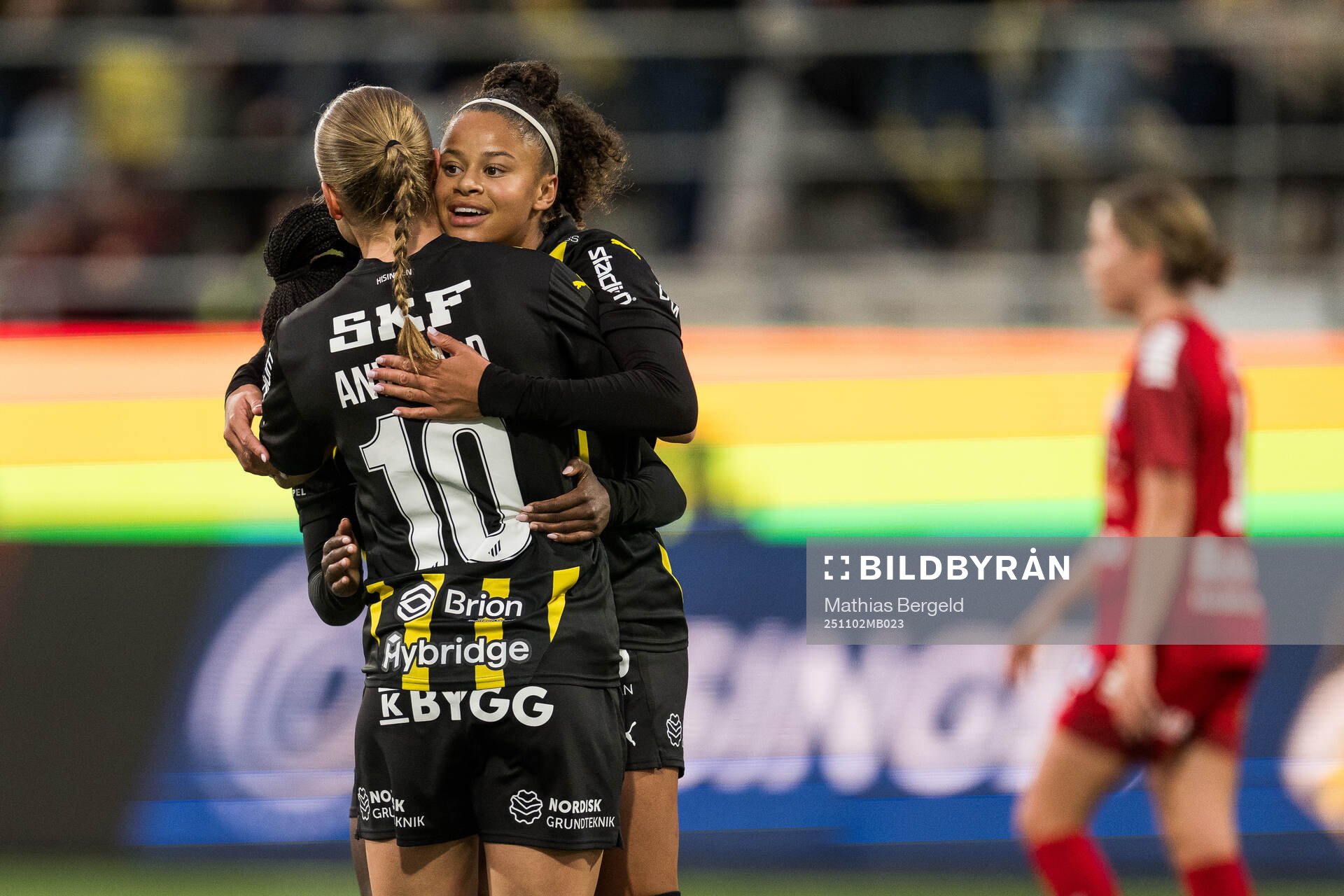 Häckens Monica Jusu Bah,  Anna Anvegård och Felicia