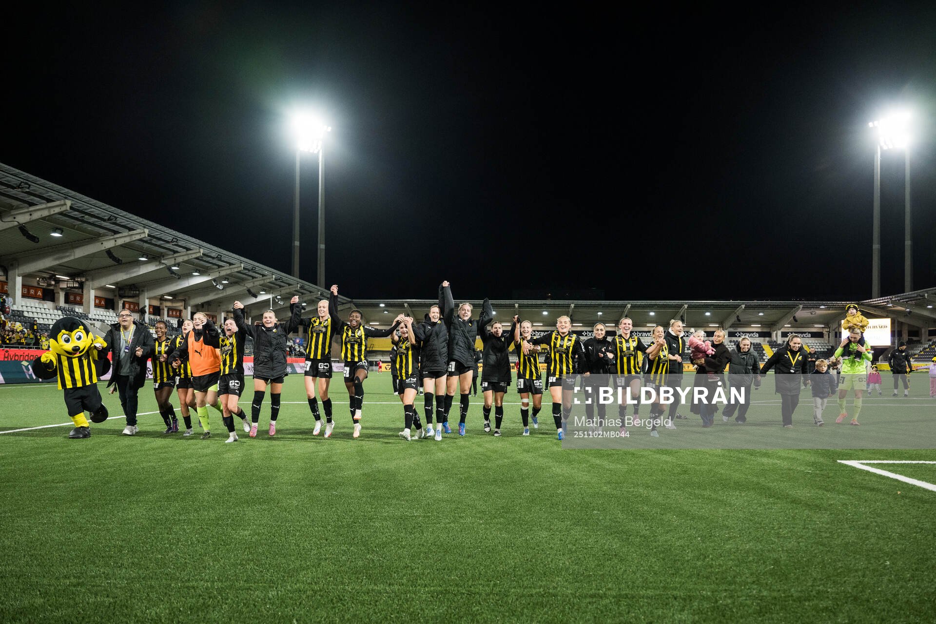 Häckens spelare jublar