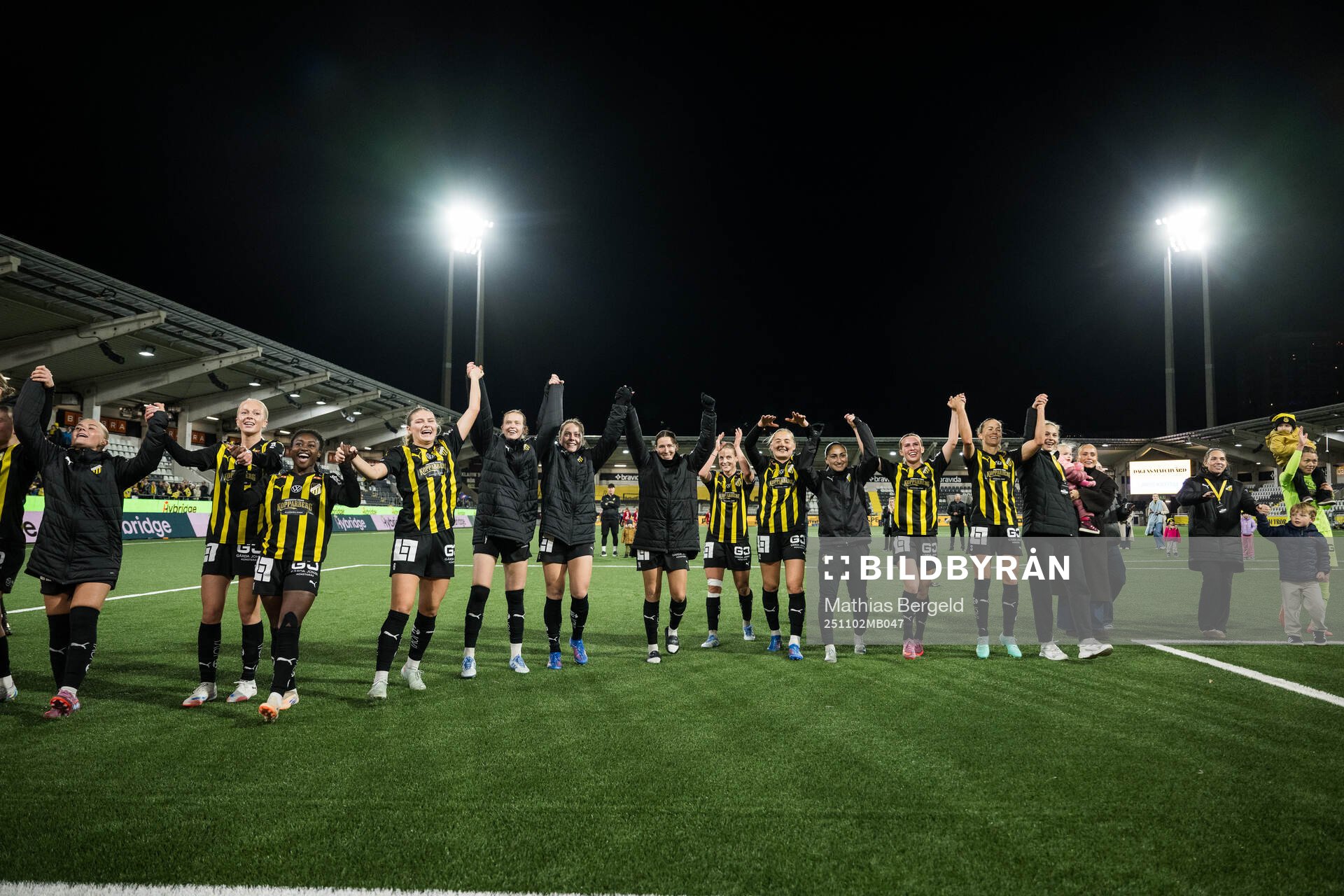 Häckens spelare jublar