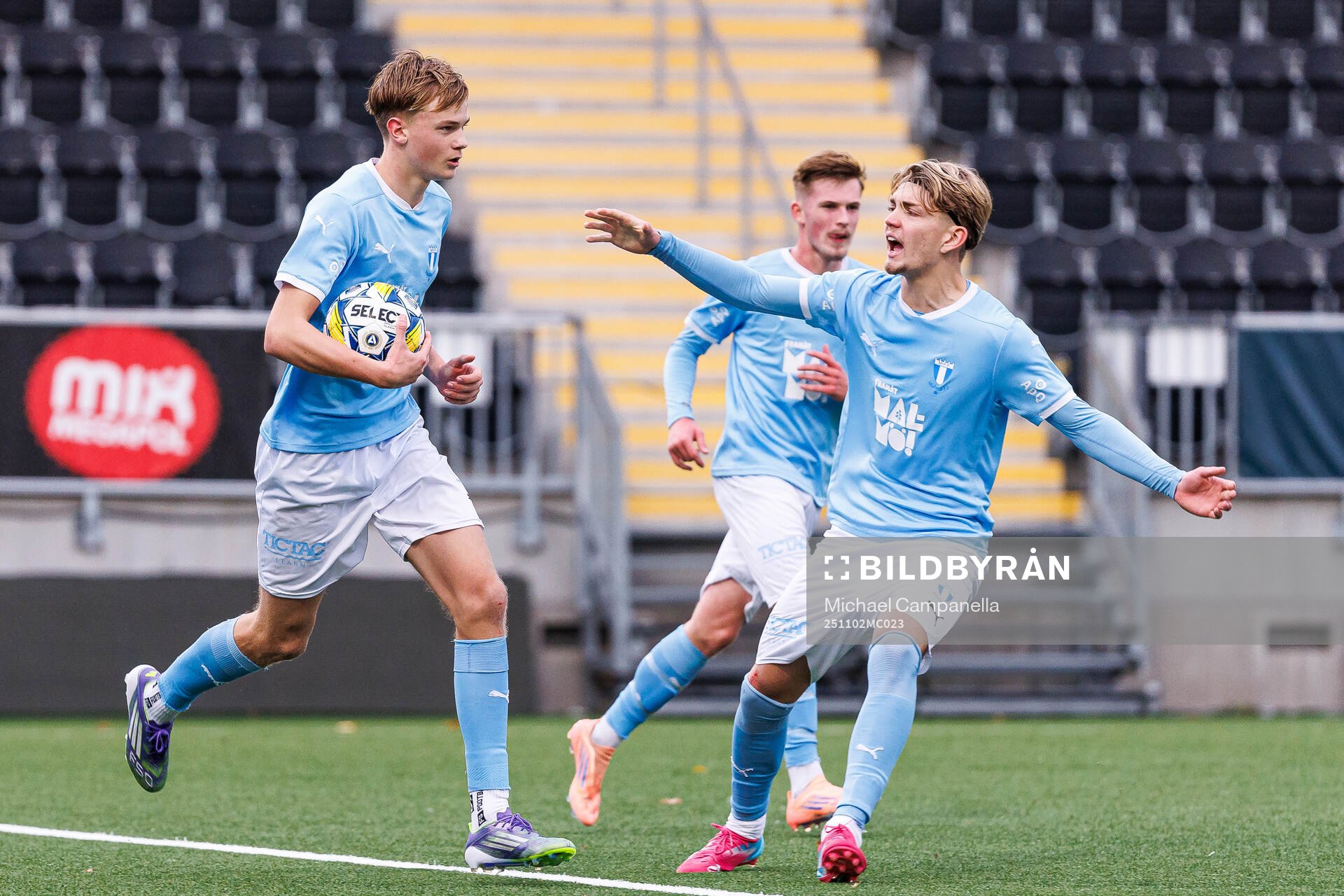 Malmö FFs Elliot Uddenäs jublar