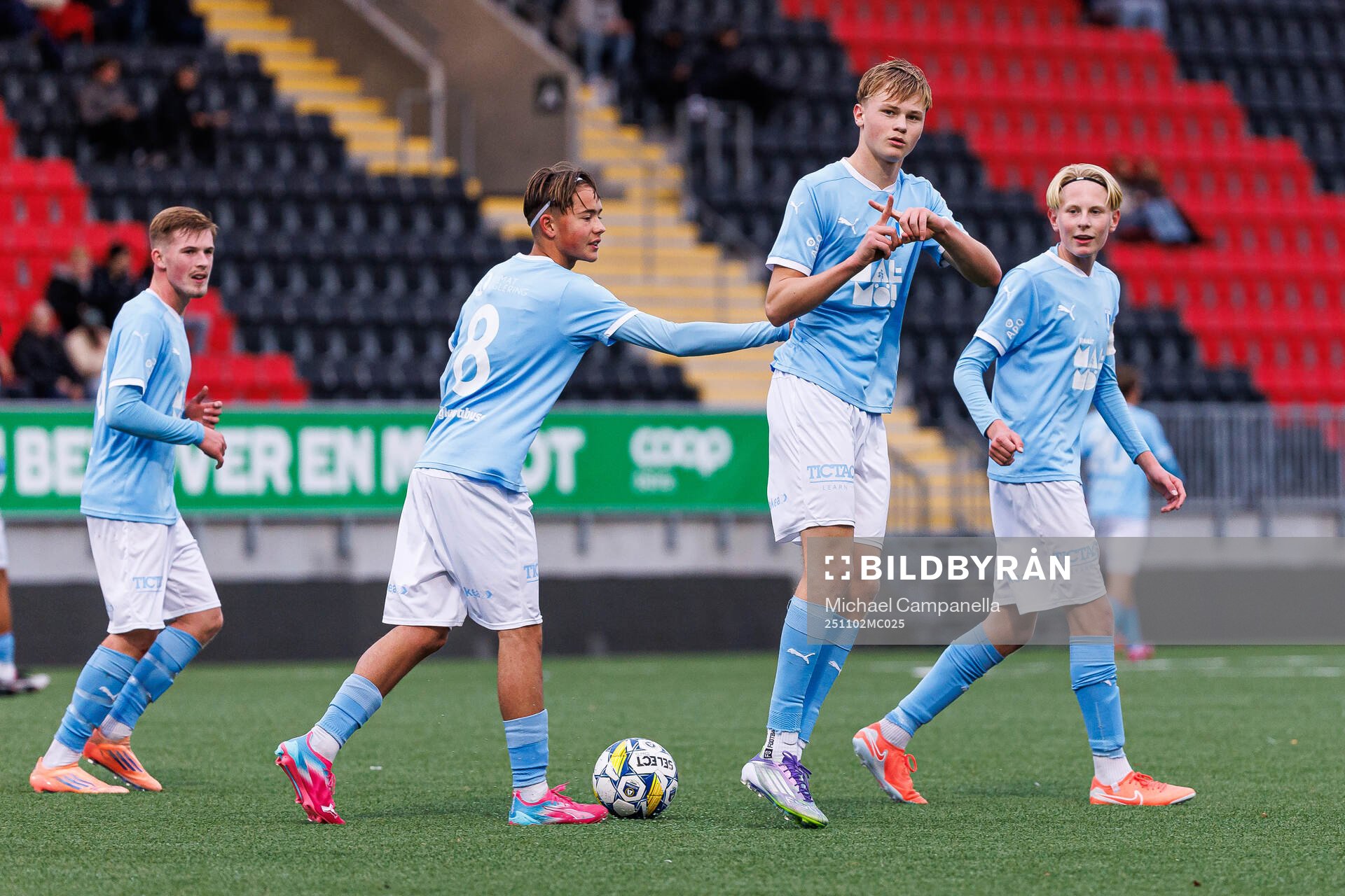 Malmö FFs Elliot Uddenäs jublar